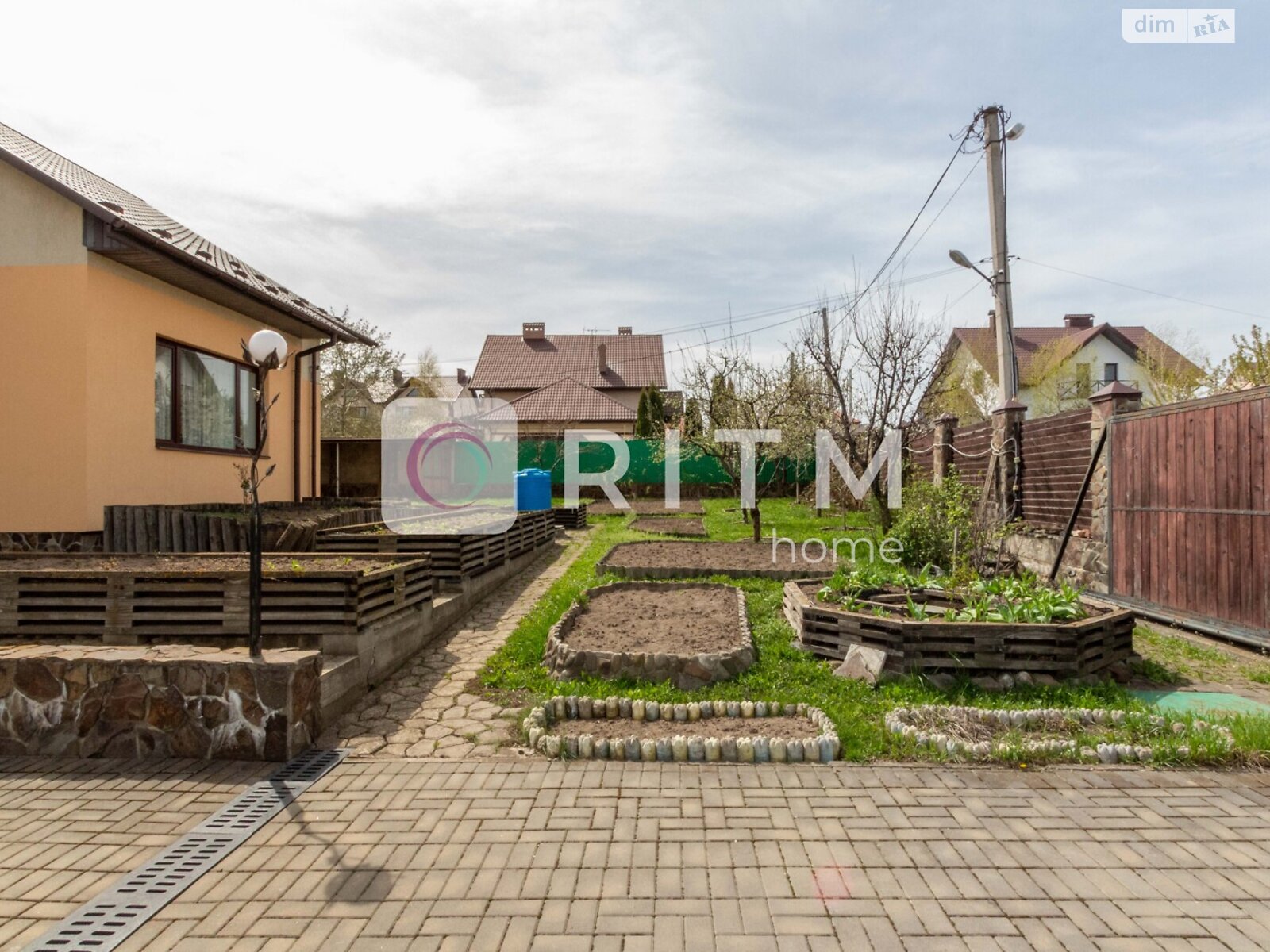 двоповерховий будинок з опаленням, 250 кв. м, цегла. Продаж у Чернівцях фото 1 двоповерховий будинок з опаленням, 250 кв. м, цегла. Продаж у Чернівцях фото 1