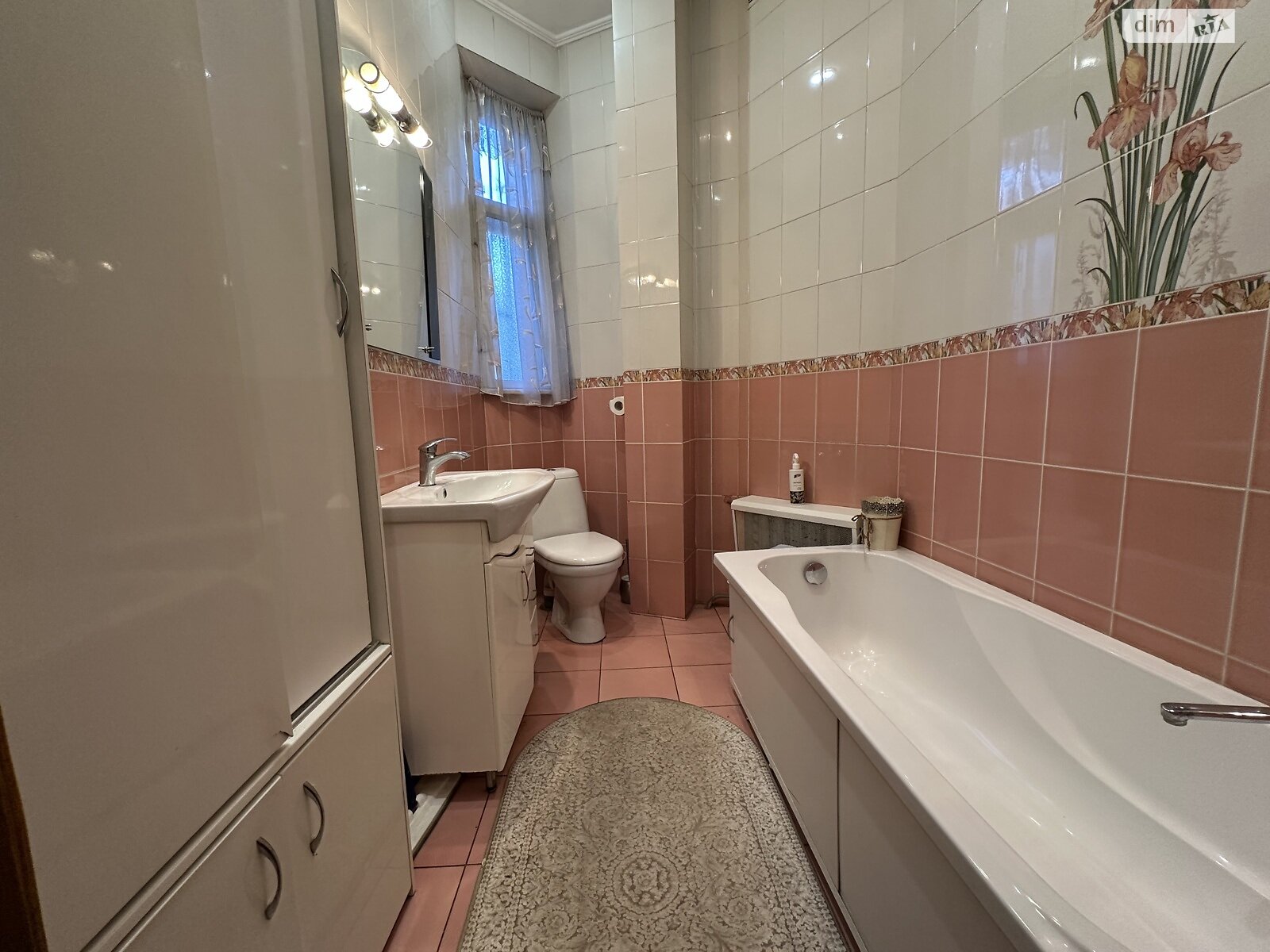 двухэтажный дом с гаражом, 212 кв. м, кирпич. Продажа в Черновцах район Шевченковский фото 1 двухэтажный дом с гаражом, 212 кв. м, кирпич. Продажа в Черновцах район Шевченковский фото 1