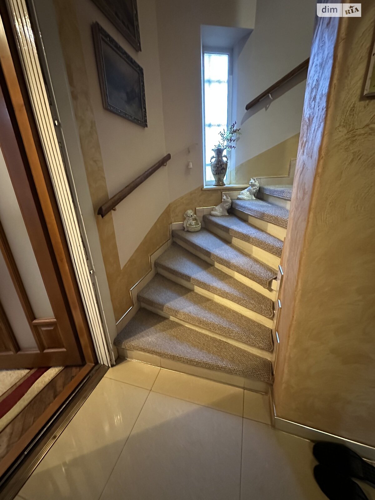двухэтажный дом с гаражом, 212 кв. м, кирпич. Продажа в Черновцах район Шевченковский фото 1 двухэтажный дом с гаражом, 212 кв. м, кирпич. Продажа в Черновцах район Шевченковский фото 1