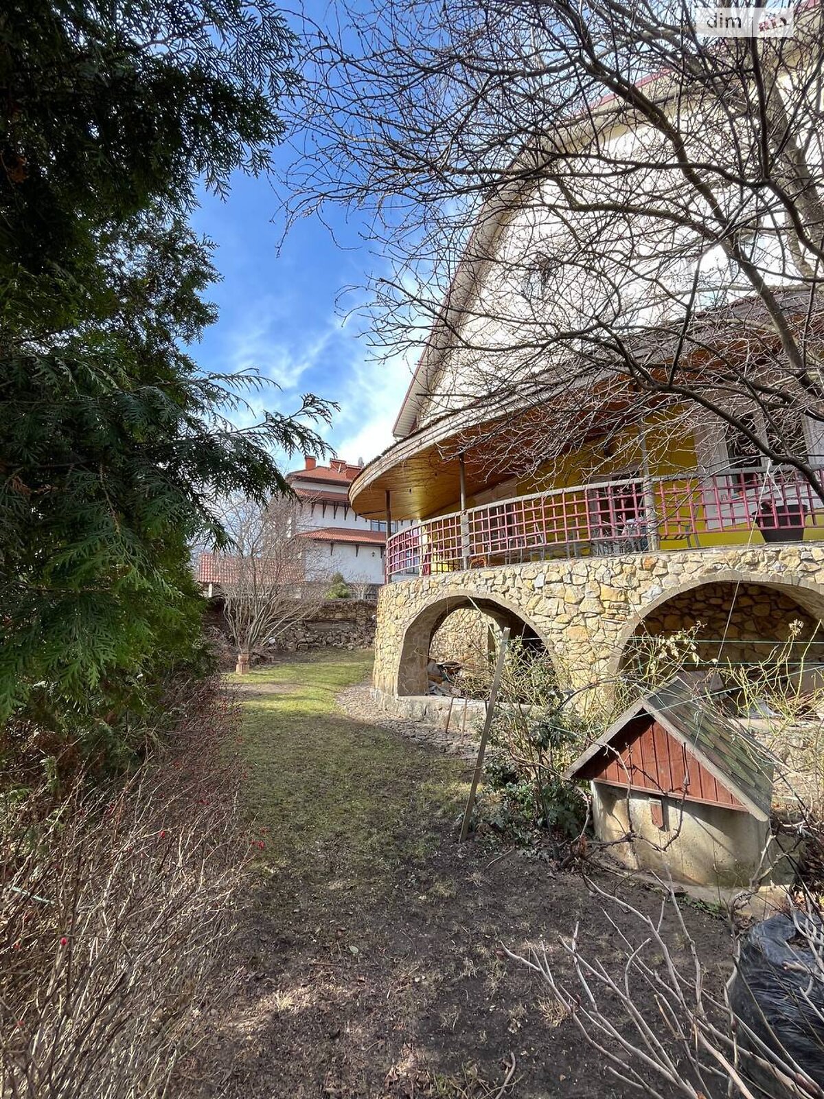 трехэтажный дом с балконом, 360.1 кв. м, кирпич. Продажа в Черновцах район Шевченковский фото 1 трехэтажный дом с балконом, 360.1 кв. м, кирпич. Продажа в Черновцах район Шевченковский фото 1