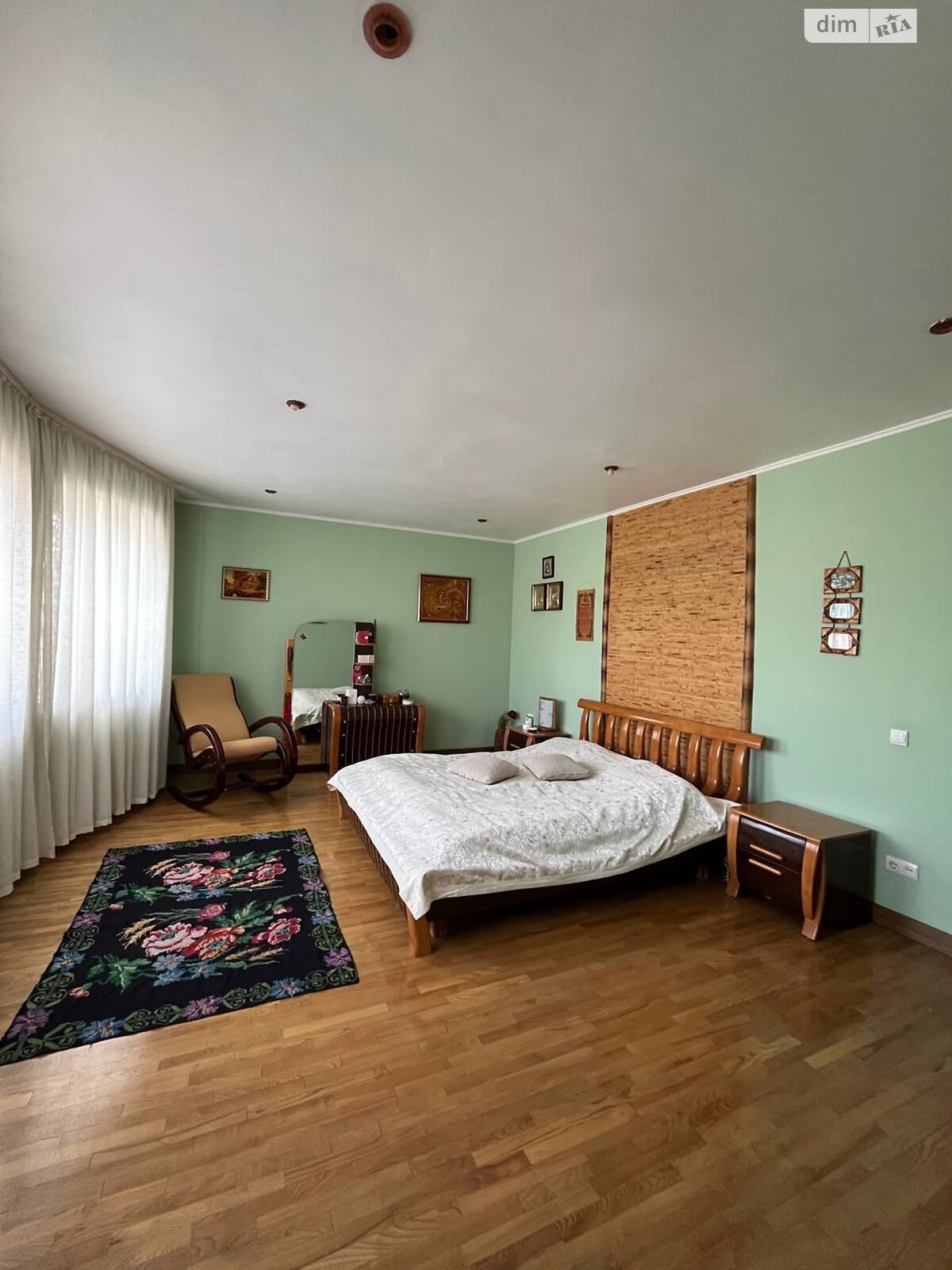 трехэтажный дом с балконом, 360.1 кв. м, кирпич. Продажа в Черновцах район Шевченковский фото 1 трехэтажный дом с балконом, 360.1 кв. м, кирпич. Продажа в Черновцах район Шевченковский фото 1