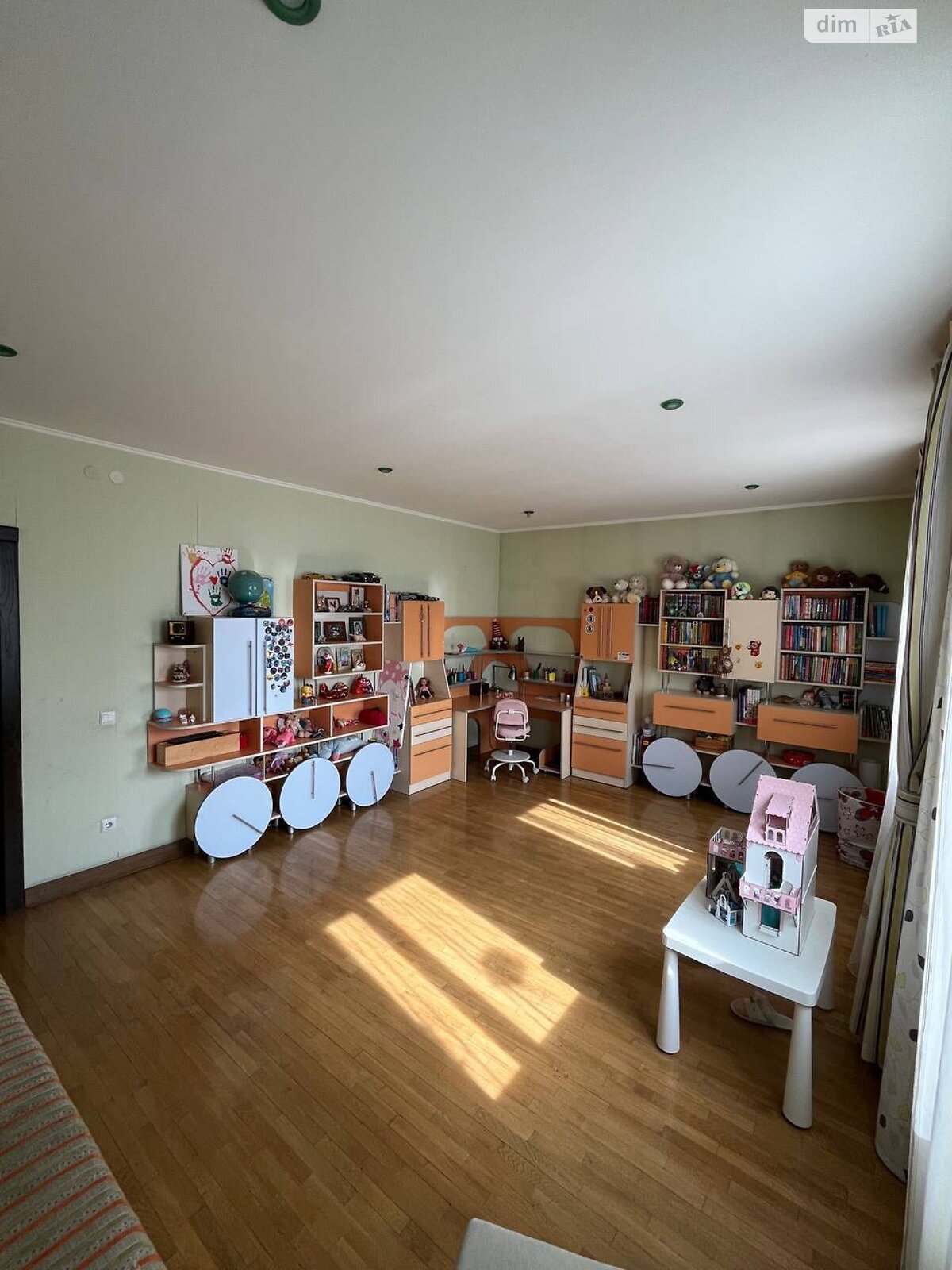 трехэтажный дом с балконом, 360.1 кв. м, кирпич. Продажа в Черновцах район Шевченковский фото 1 трехэтажный дом с балконом, 360.1 кв. м, кирпич. Продажа в Черновцах район Шевченковский фото 1