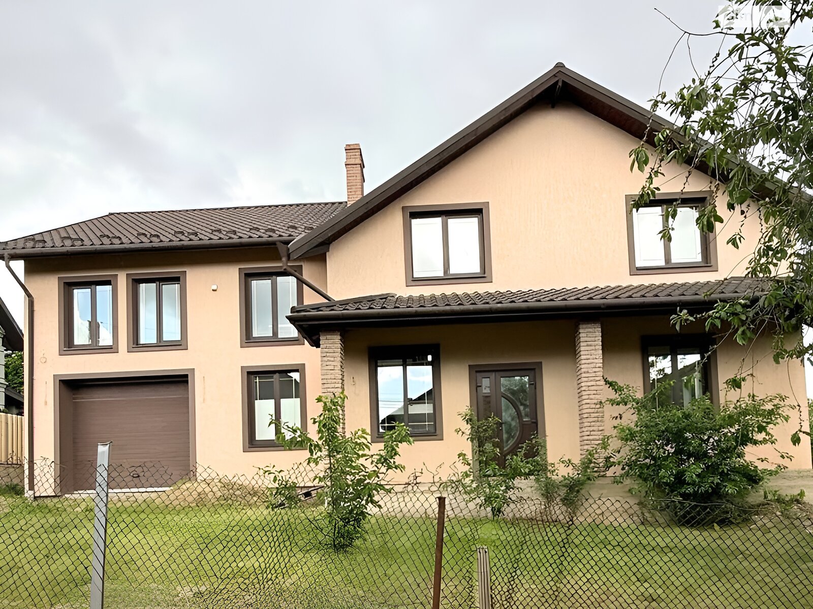 двоповерховий будинок з гаражем, 295.5 кв. м, цегла. Продаж в Чернівцях, район Шевченківський фото 1 двоповерховий будинок з гаражем, 295.5 кв. м, цегла. Продаж в Чернівцях, район Шевченківський фото 1