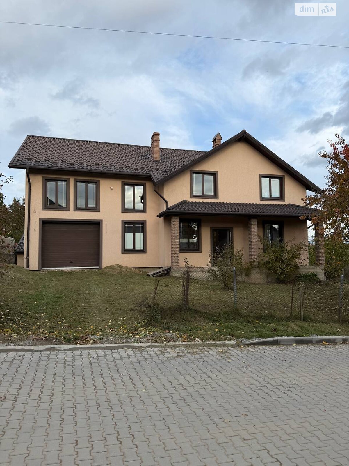 двоповерховий будинок з гаражем, 295.5 кв. м, цегла. Продаж в Чернівцях, район Шевченківський фото 1 двоповерховий будинок з гаражем, 295.5 кв. м, цегла. Продаж в Чернівцях, район Шевченківський фото 1
