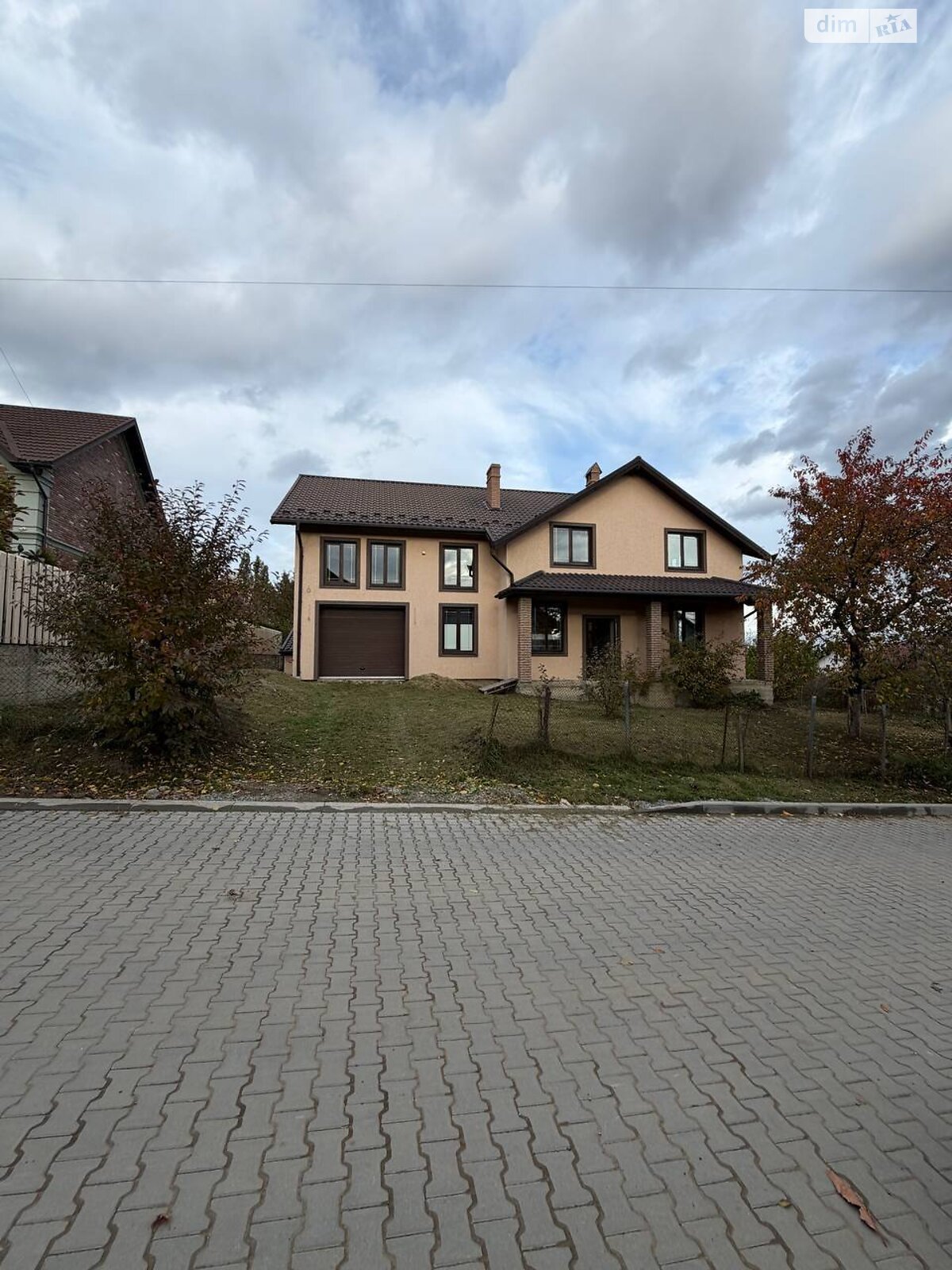 двоповерховий будинок з гаражем, 295.5 кв. м, цегла. Продаж в Чернівцях, район Шевченківський фото 1 двоповерховий будинок з гаражем, 295.5 кв. м, цегла. Продаж в Чернівцях, район Шевченківський фото 1