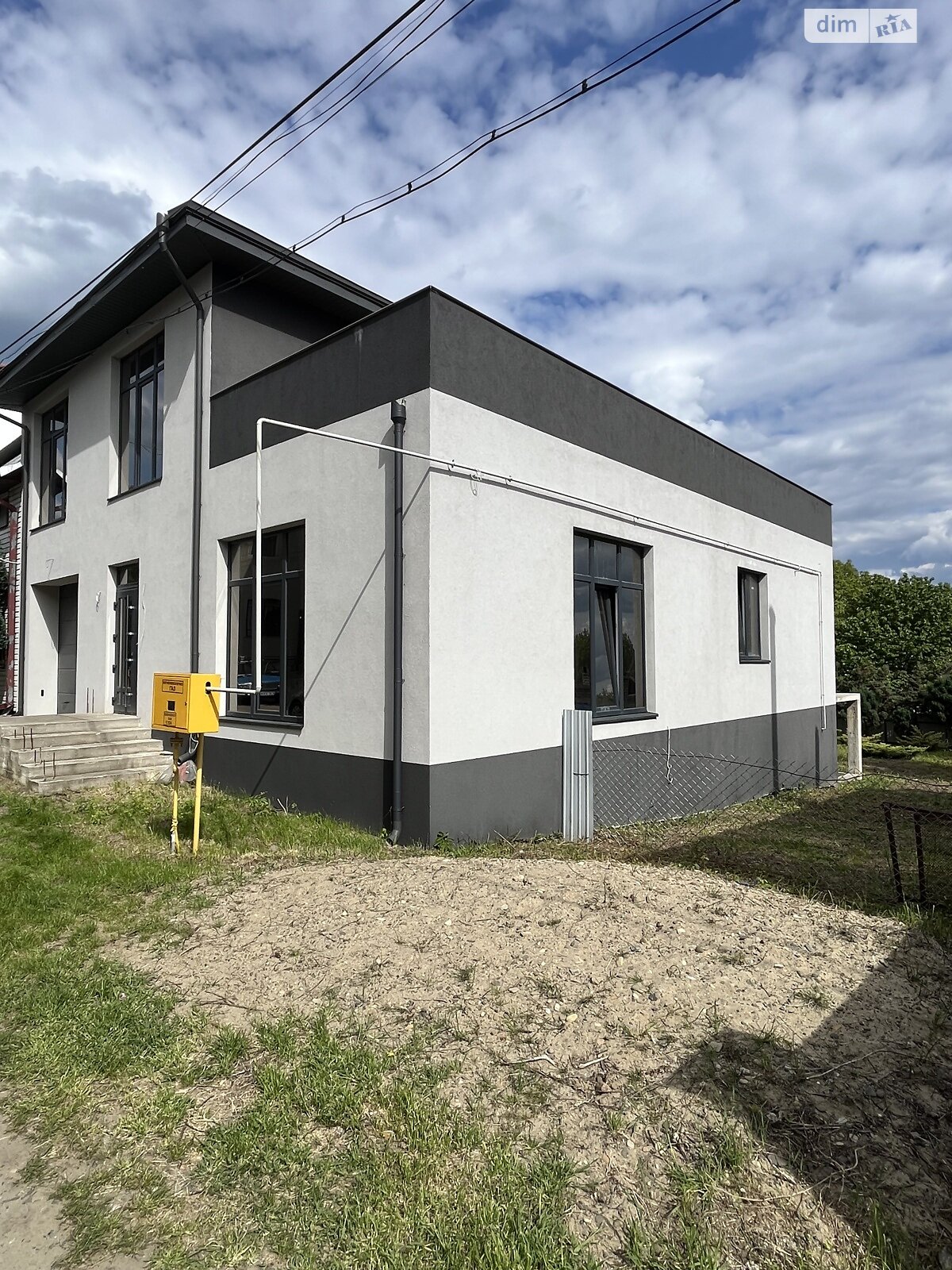 двухэтажный дом с гаражом, 257 кв. м, кирпич. Продажа в Черновцах район Шевченковский фото 1 двухэтажный дом с гаражом, 257 кв. м, кирпич. Продажа в Черновцах район Шевченковский фото 1
