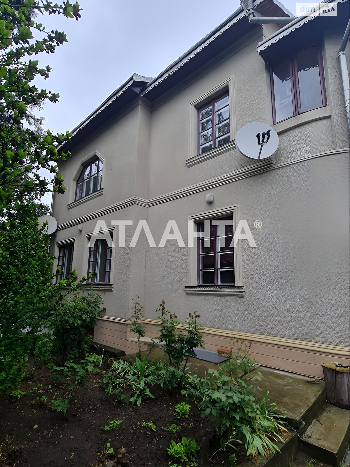 двоповерховий будинок бесідка, 331 кв. м, кирпич. Продаж в Чернівцях, район Шевченківський фото 1 двоповерховий будинок бесідка, 331 кв. м, кирпич. Продаж в Чернівцях, район Шевченківський фото 1