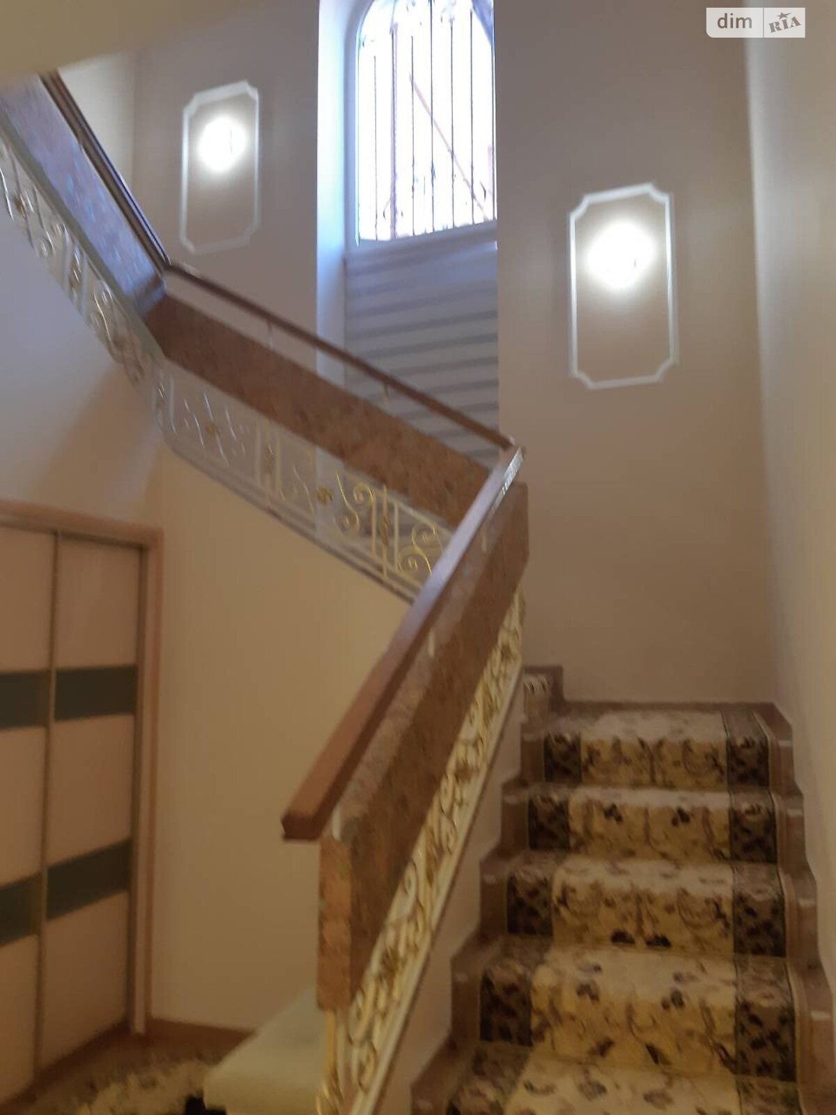 двоповерховий будинок з верандою, 470 кв. м, цегла. Продаж в Чернівцях, район Шевченківський фото 1 двоповерховий будинок з верандою, 470 кв. м, цегла. Продаж в Чернівцях, район Шевченківський фото 1
