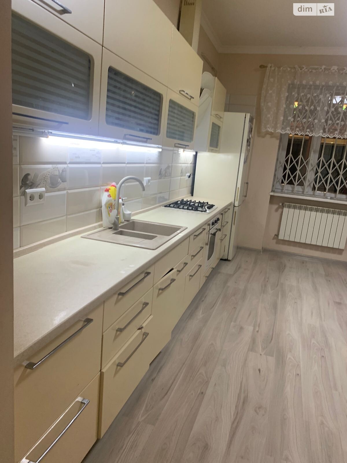 двоповерховий будинок з верандою, 470 кв. м, цегла. Продаж в Чернівцях, район Шевченківський фото 1 двоповерховий будинок з верандою, 470 кв. м, цегла. Продаж в Чернівцях, район Шевченківський фото 1