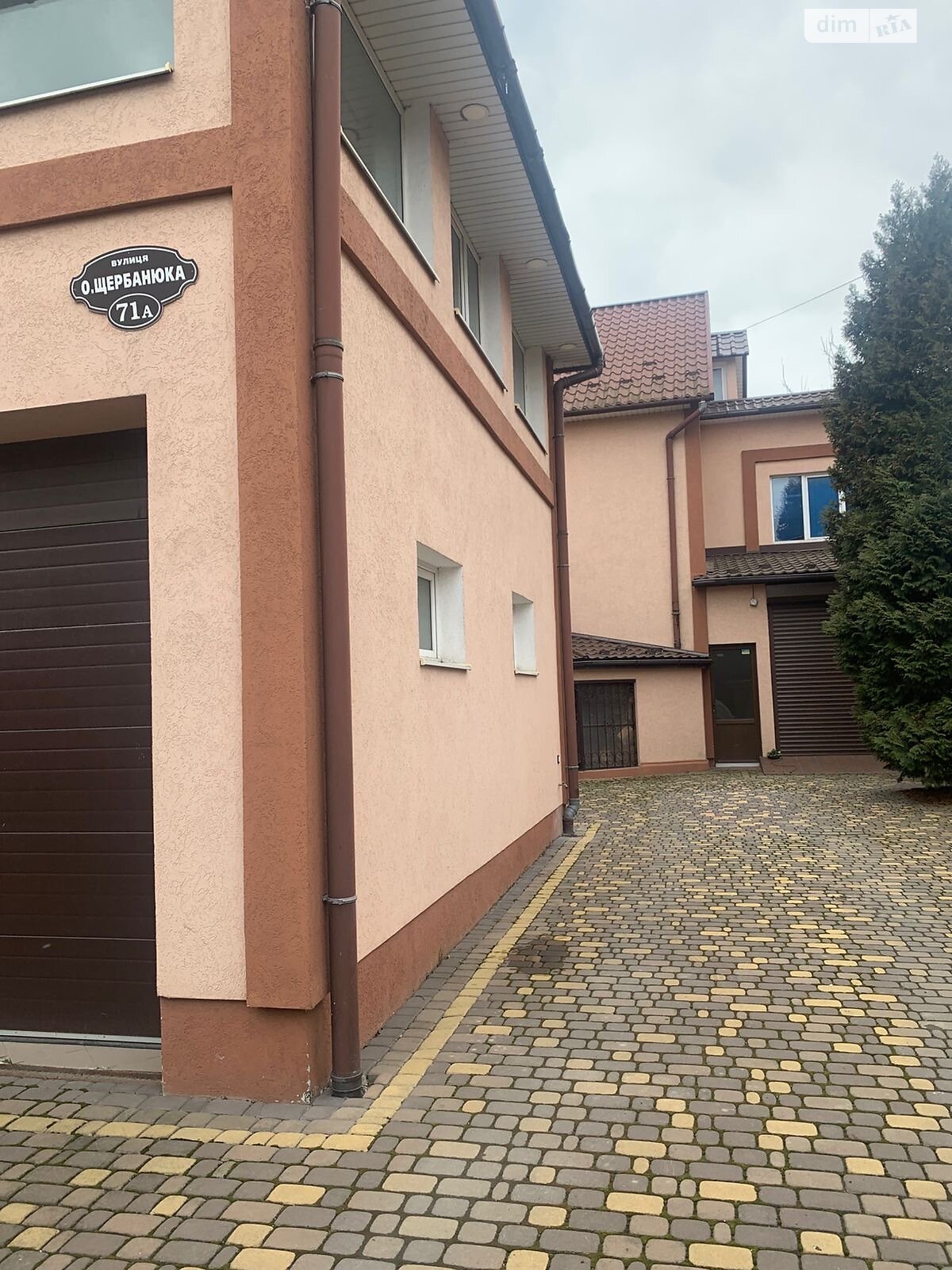 двоповерховий будинок з верандою, 470 кв. м, цегла. Продаж в Чернівцях, район Шевченківський фото 1 двоповерховий будинок з верандою, 470 кв. м, цегла. Продаж в Чернівцях, район Шевченківський фото 1