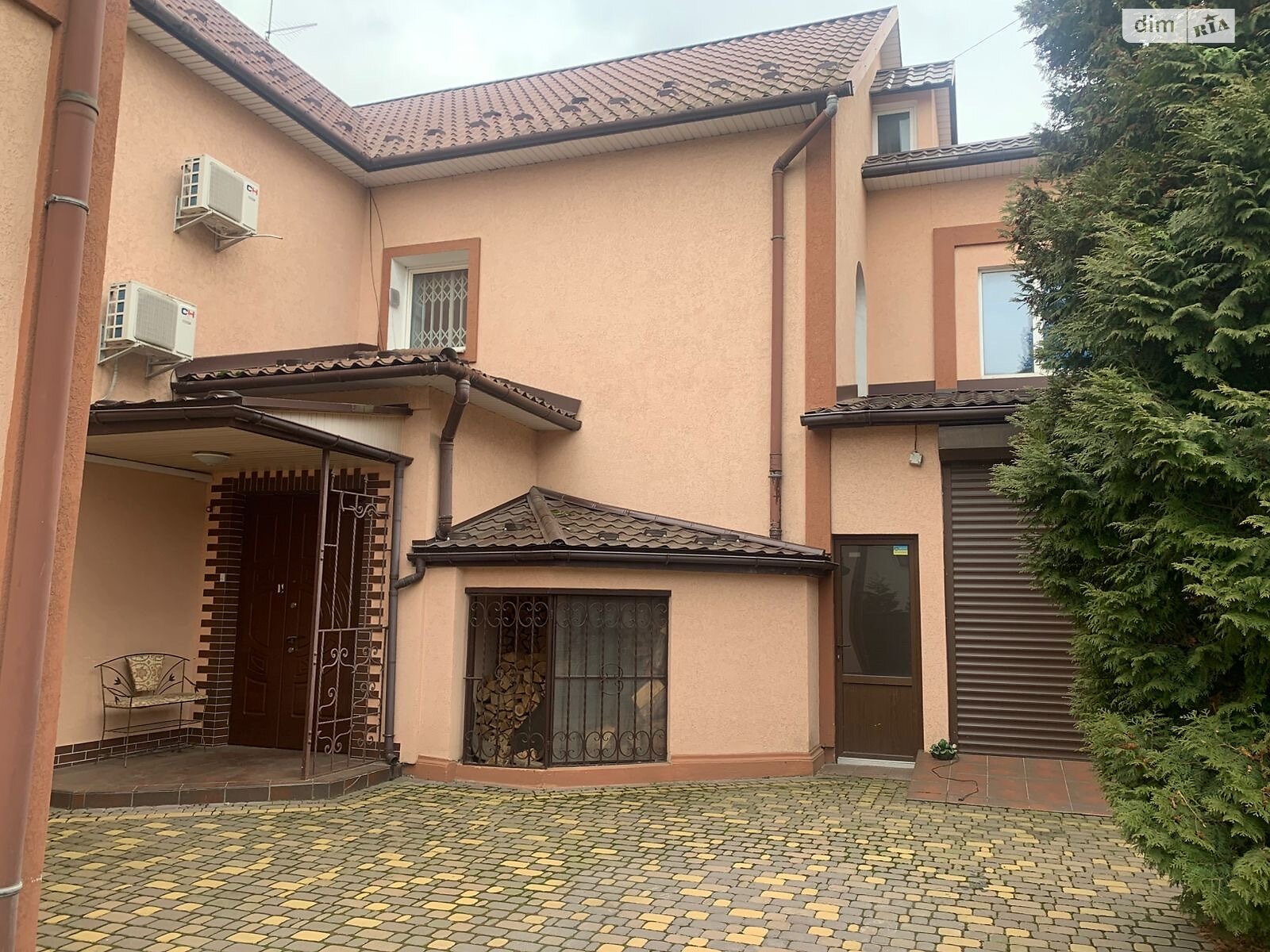 двоповерховий будинок з верандою, 470 кв. м, цегла. Продаж в Чернівцях, район Шевченківський фото 1 двоповерховий будинок з верандою, 470 кв. м, цегла. Продаж в Чернівцях, район Шевченківський фото 1