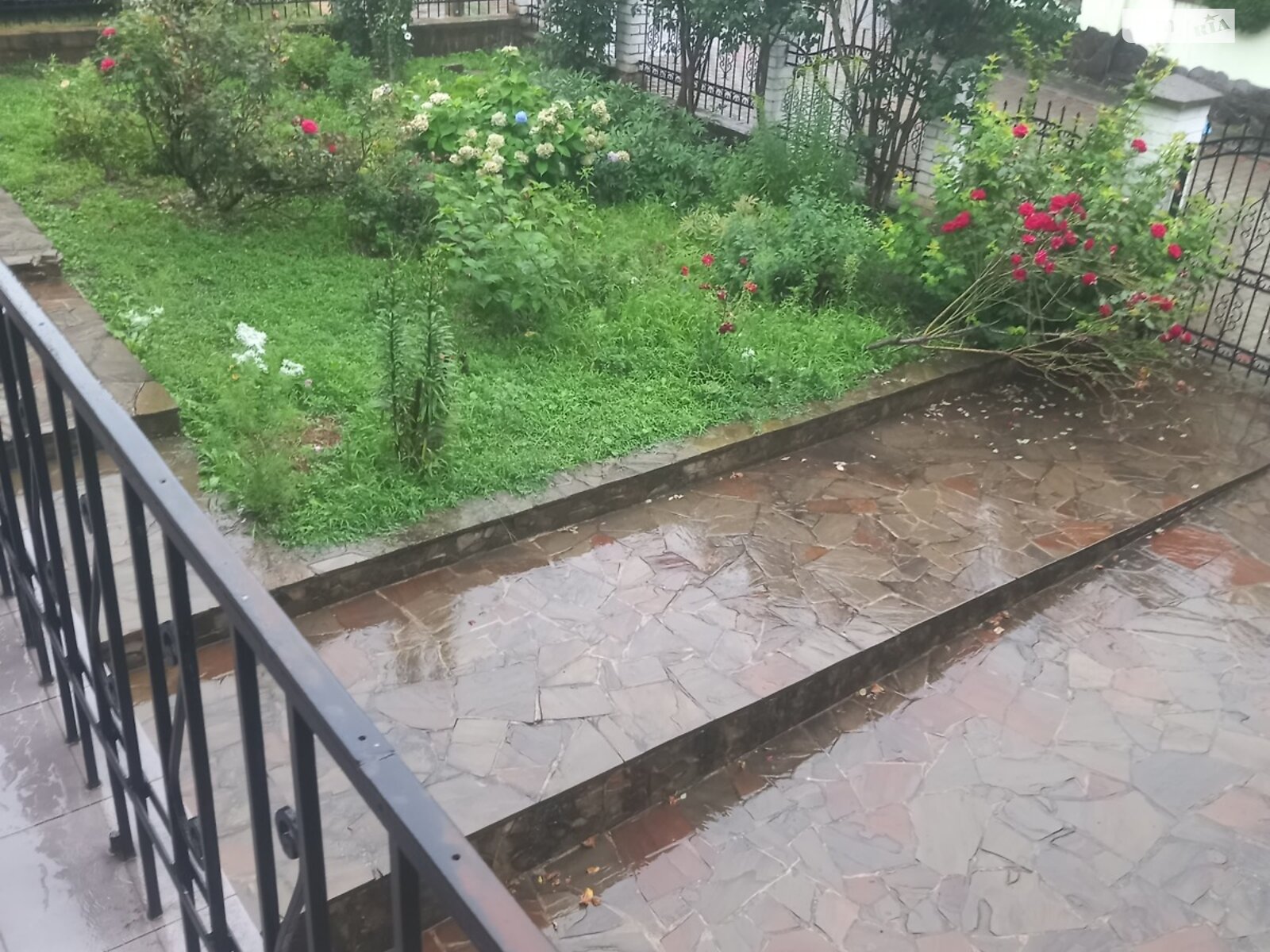 одноэтажный дом с гаражом, 240 кв. м, кирпич. Продажа в Черновцах район Шевченковский фото 1 одноэтажный дом с гаражом, 240 кв. м, кирпич. Продажа в Черновцах район Шевченковский фото 1