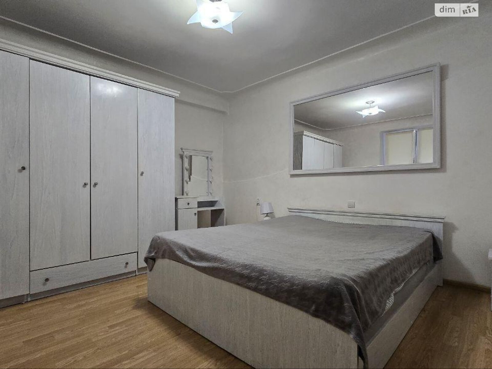 одноэтажный дом, 43 кв. м, кирпич. Продажа в Черновцах район Центр фото 1