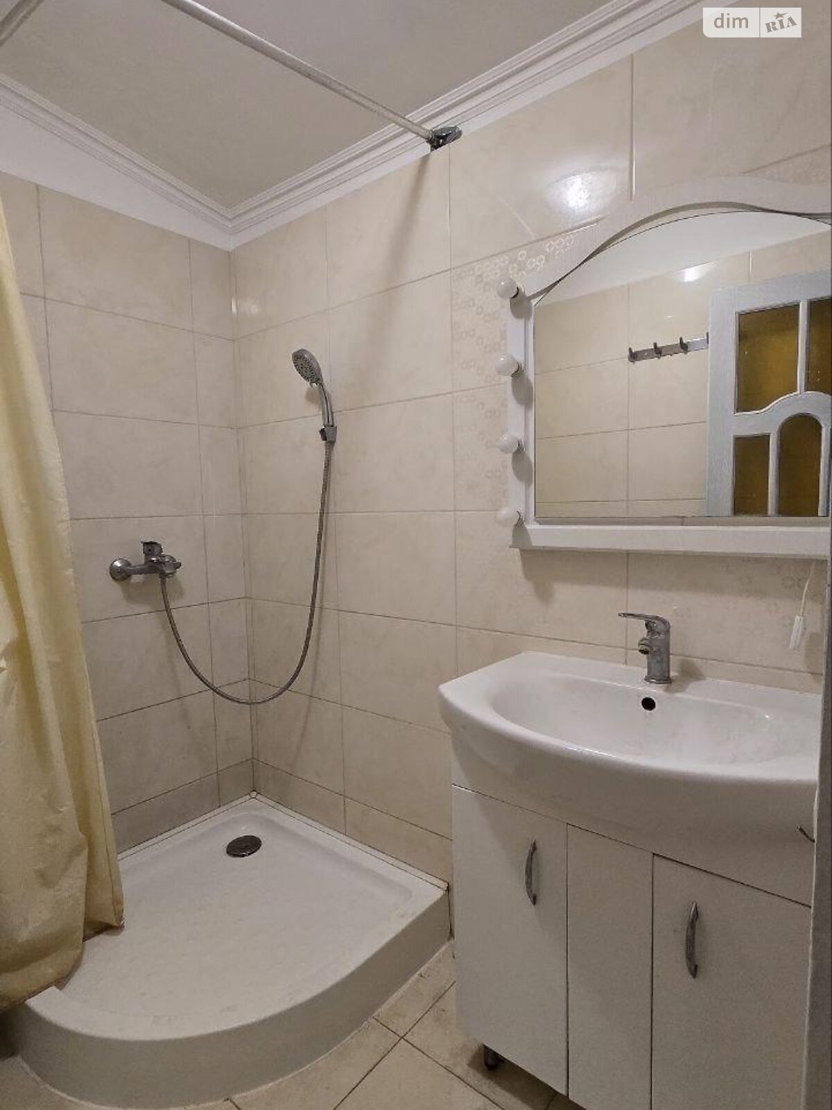 одноэтажный дом, 43 кв. м, кирпич. Продажа в Черновцах район Центр фото 1