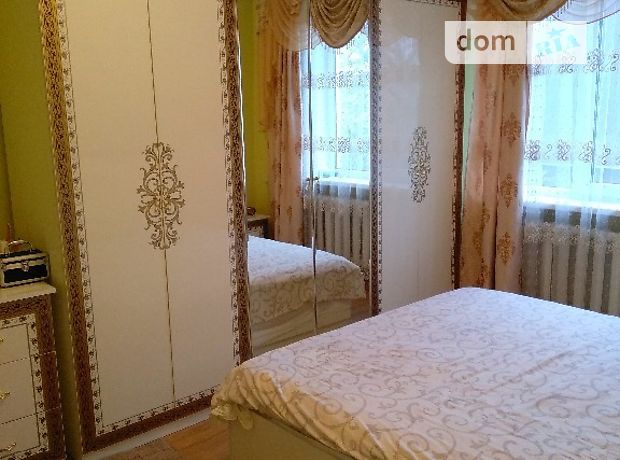 двухэтажный дом с садом, 390 кв. м, кирпич. Продажа в Черновцах район Центр фото 1 двухэтажный дом с садом, 390 кв. м, кирпич. Продажа в Черновцах район Центр фото 1