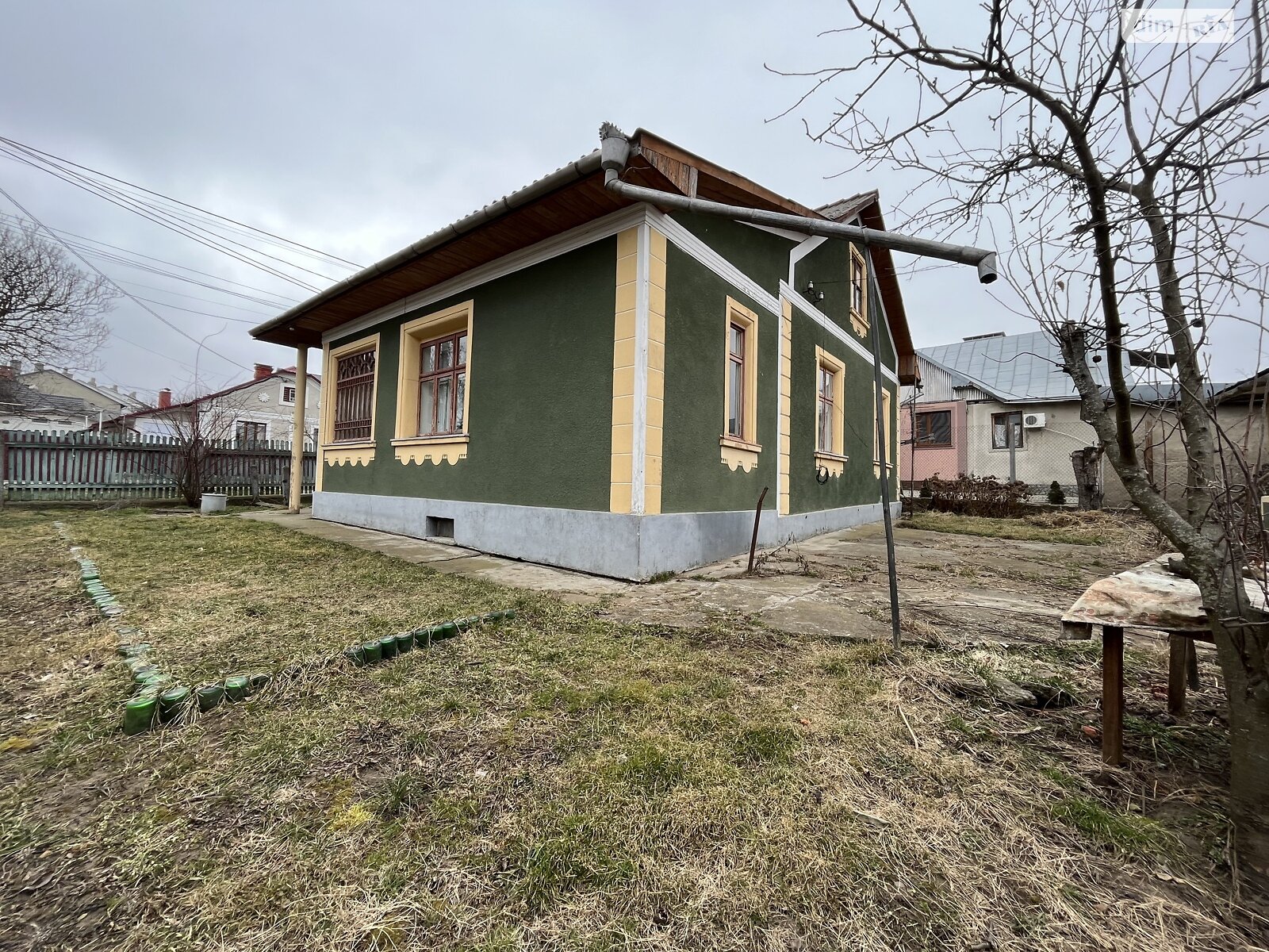 одноэтажный дом с отоплением, 70 кв. м, кирпич. Продажа в Черновцах район Центр фото 1 одноэтажный дом с отоплением, 70 кв. м, кирпич. Продажа в Черновцах район Центр фото 1