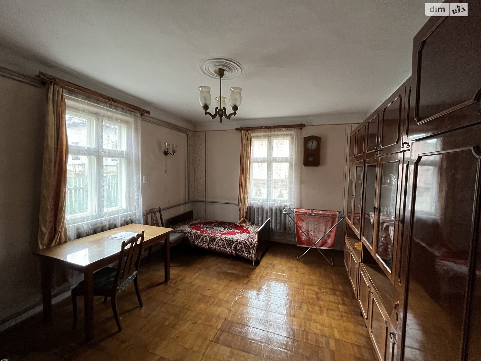 одноэтажный дом с отоплением, 70 кв. м, кирпич. Продажа в Черновцах район Центр фото 1 одноэтажный дом с отоплением, 70 кв. м, кирпич. Продажа в Черновцах район Центр фото 1