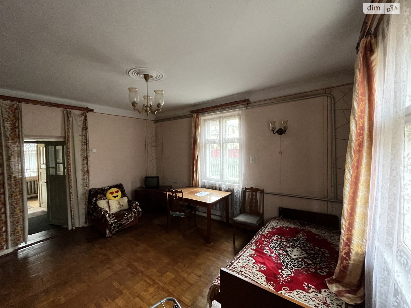 одноэтажный дом с отоплением, 70 кв. м, кирпич. Продажа в Черновцах район Центр фото 1 одноэтажный дом с отоплением, 70 кв. м, кирпич. Продажа в Черновцах район Центр фото 1