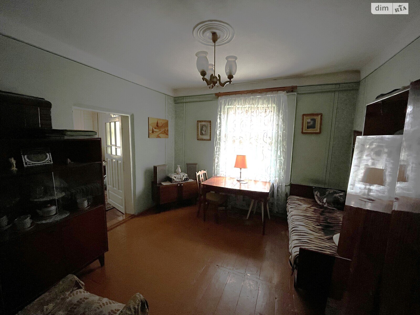 одноэтажный дом с отоплением, 70 кв. м, кирпич. Продажа в Черновцах район Центр фото 1 одноэтажный дом с отоплением, 70 кв. м, кирпич. Продажа в Черновцах район Центр фото 1