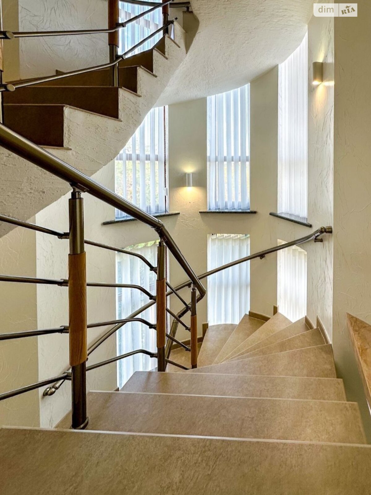 двухэтажный дом с верандой, 357.1 кв. м, кирпич. Продажа в Каменной фото 1