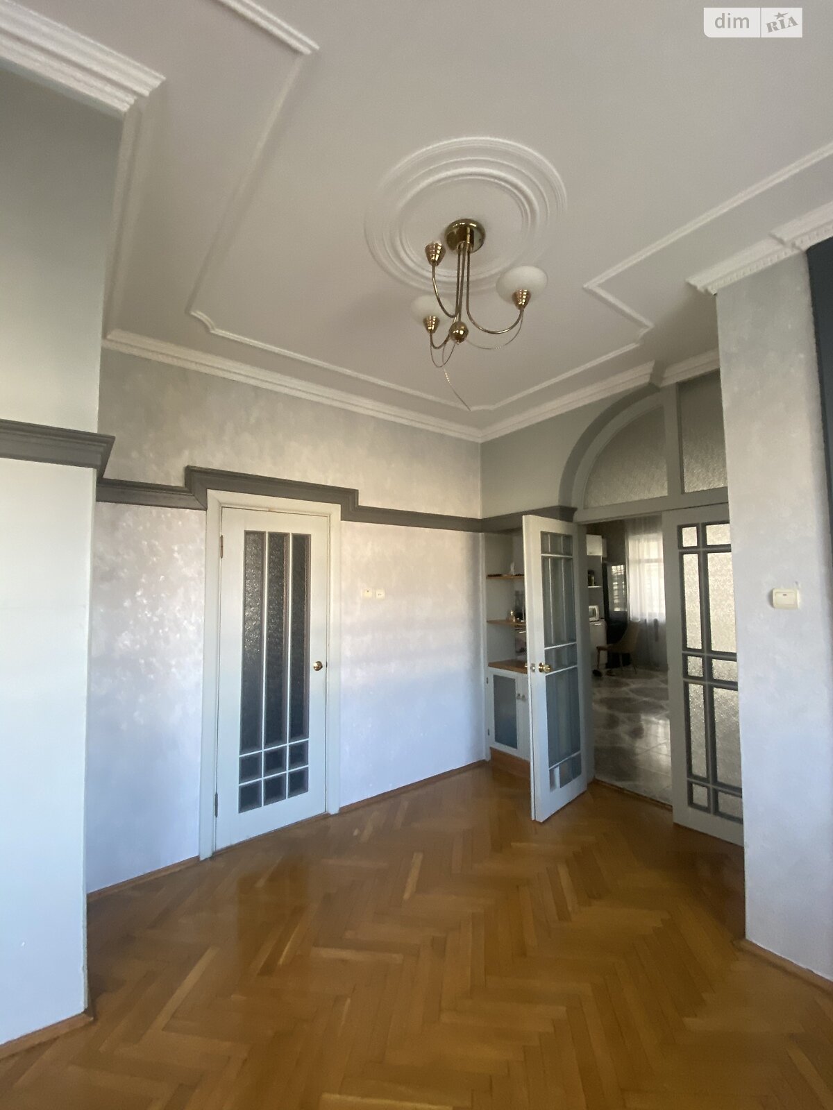 трехэтажный дом с отоплением, 300 кв. м, кирпич. Продажа в Черновцах район Первомайский фото 1