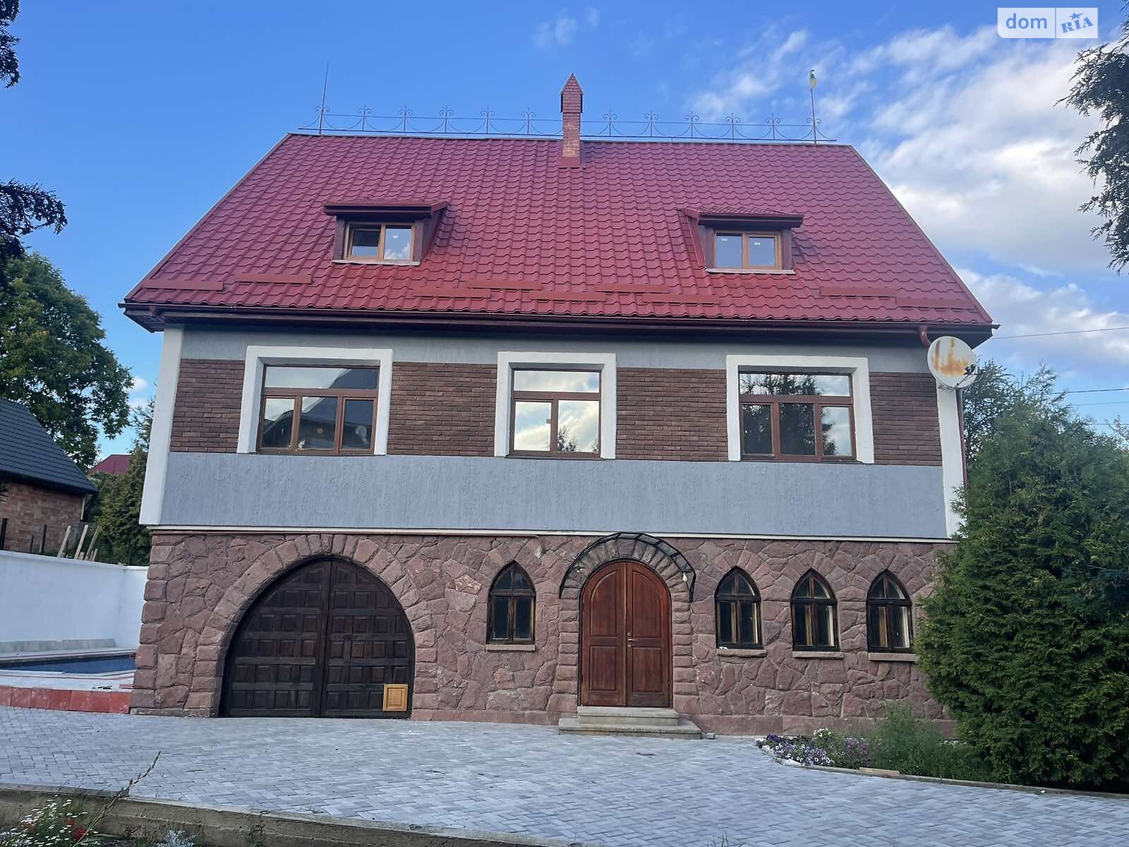 трехэтажный дом с мансардой, 290 кв. м, кирпич. Продажа в Черновцах район Роша фото 1 трехэтажный дом с мансардой, 290 кв. м, кирпич. Продажа в Черновцах район Роша фото 1