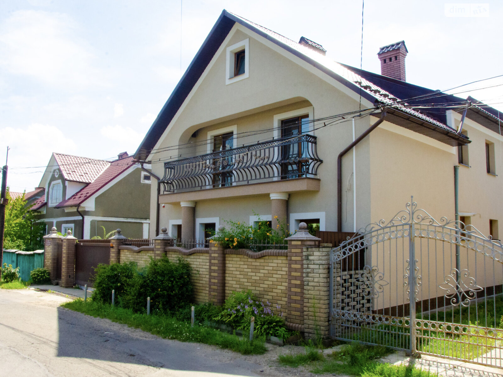 двухэтажный дом веранда, 260 кв. м, кирпич. Продажа в Черновцах район Роша фото 1