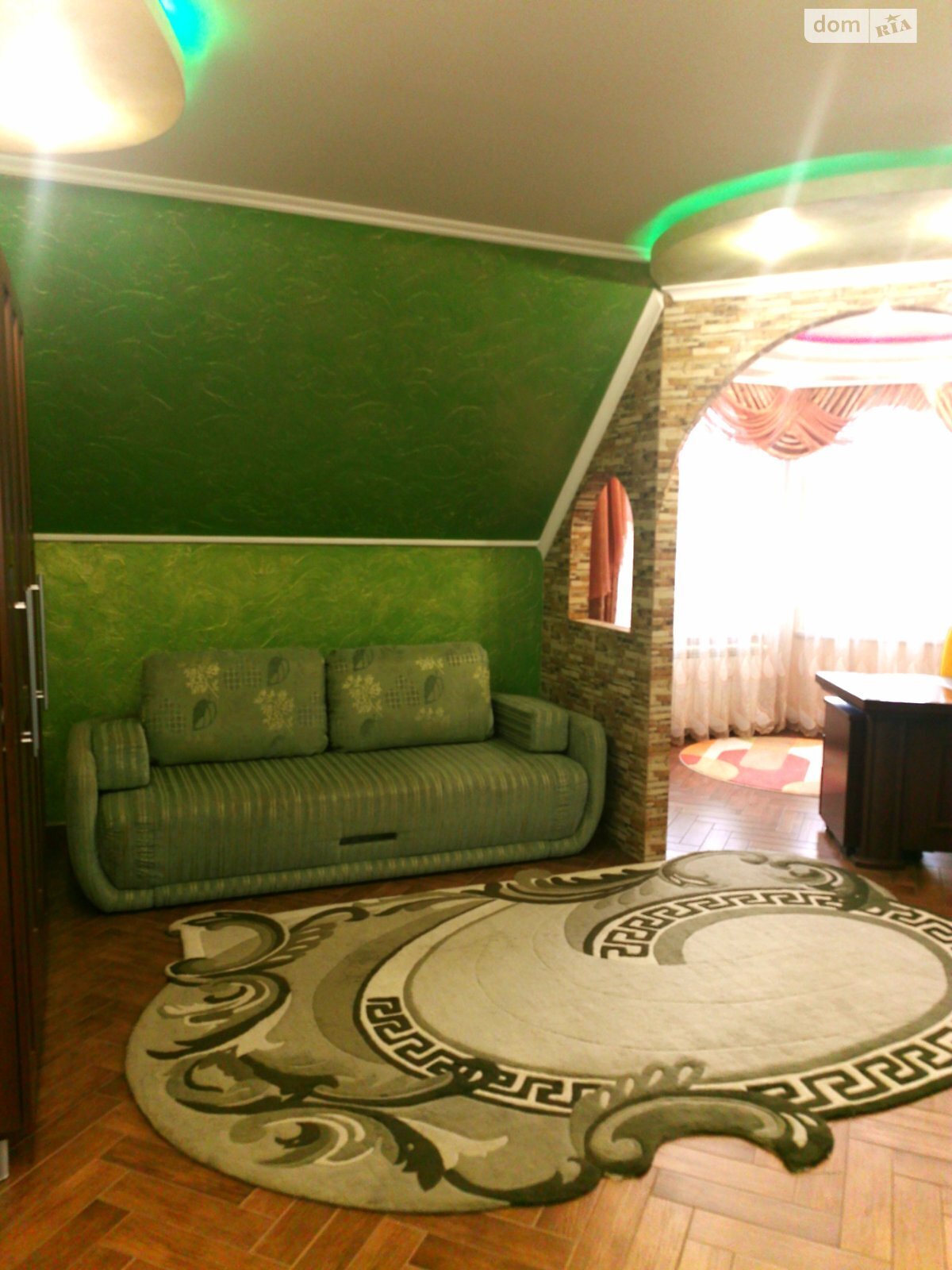 двухэтажный дом с мебелью, 350 кв. м, кирпич. Продажа в Черновцах район Садгорский фото 1