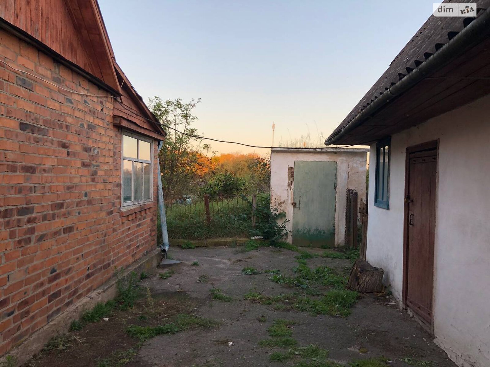 одноэтажный дом с верандой, 101.8 кв. м, дерево и кирпич. Продажа в Черняхове район Черняхов фото 1 одноэтажный дом с верандой, 101.8 кв. м, дерево и кирпич. Продажа в Черняхове район Черняхов фото 1