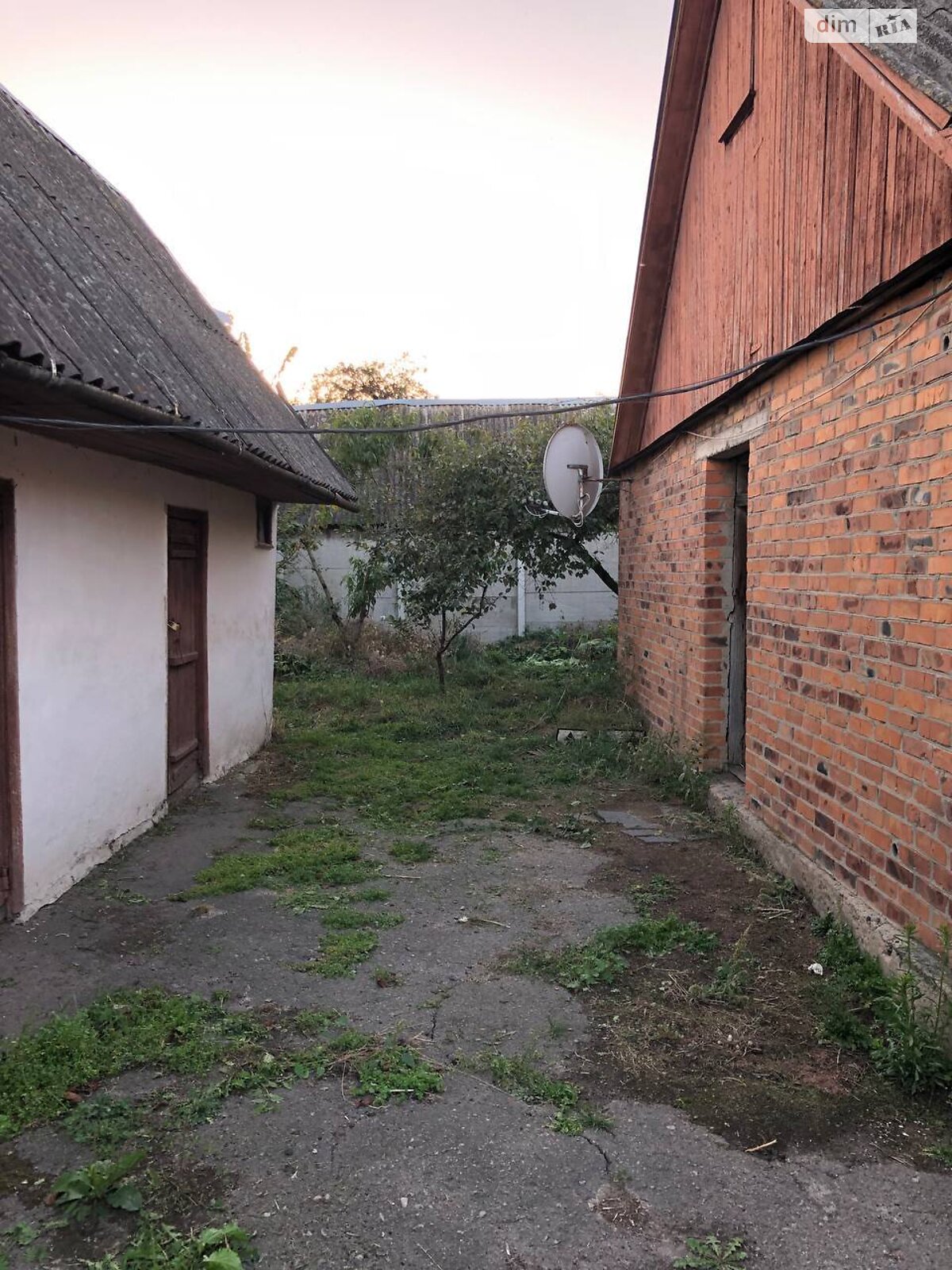 одноэтажный дом с верандой, 101.8 кв. м, дерево и кирпич. Продажа в Черняхове район Черняхов фото 1 одноэтажный дом с верандой, 101.8 кв. м, дерево и кирпич. Продажа в Черняхове район Черняхов фото 1