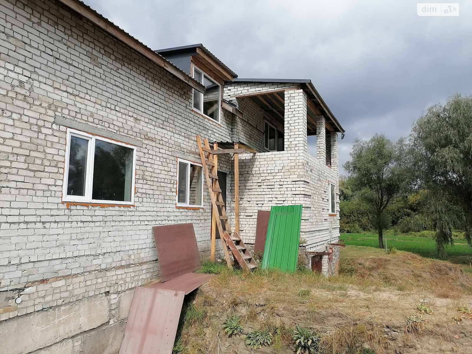 двухэтажный дом с балконом, 350 кв. м, кирпич. Продажа в Чернявке фото 1