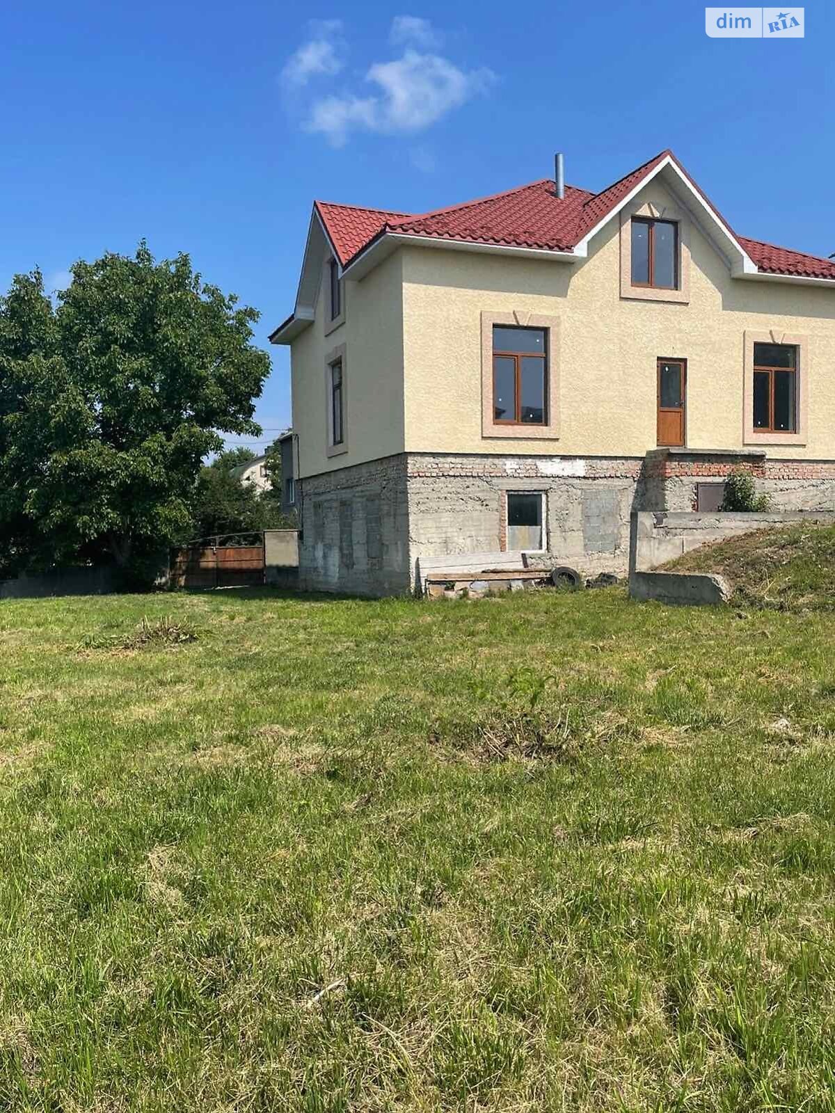 двухэтажный дом с отоплением, 283 кв. м, кирпич. Продажа в Черткове район Чертков фото 1