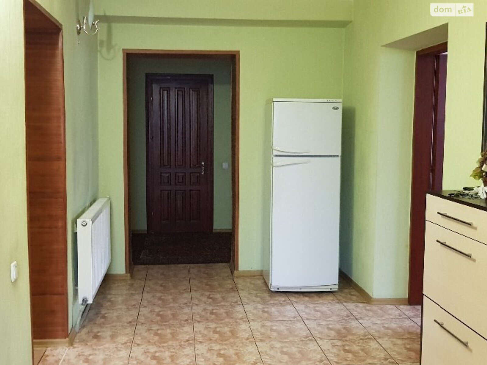 двухэтажный дом с балконом, 177 кв. м, кирпич. Продажа в Черткове район Центр фото 1