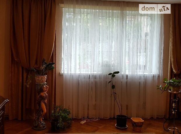 двухэтажный дом с балконом, 177 кв. м, кирпич. Продажа в Черткове район Центр фото 1 двухэтажный дом с балконом, 177 кв. м, кирпич. Продажа в Черткове район Центр фото 1