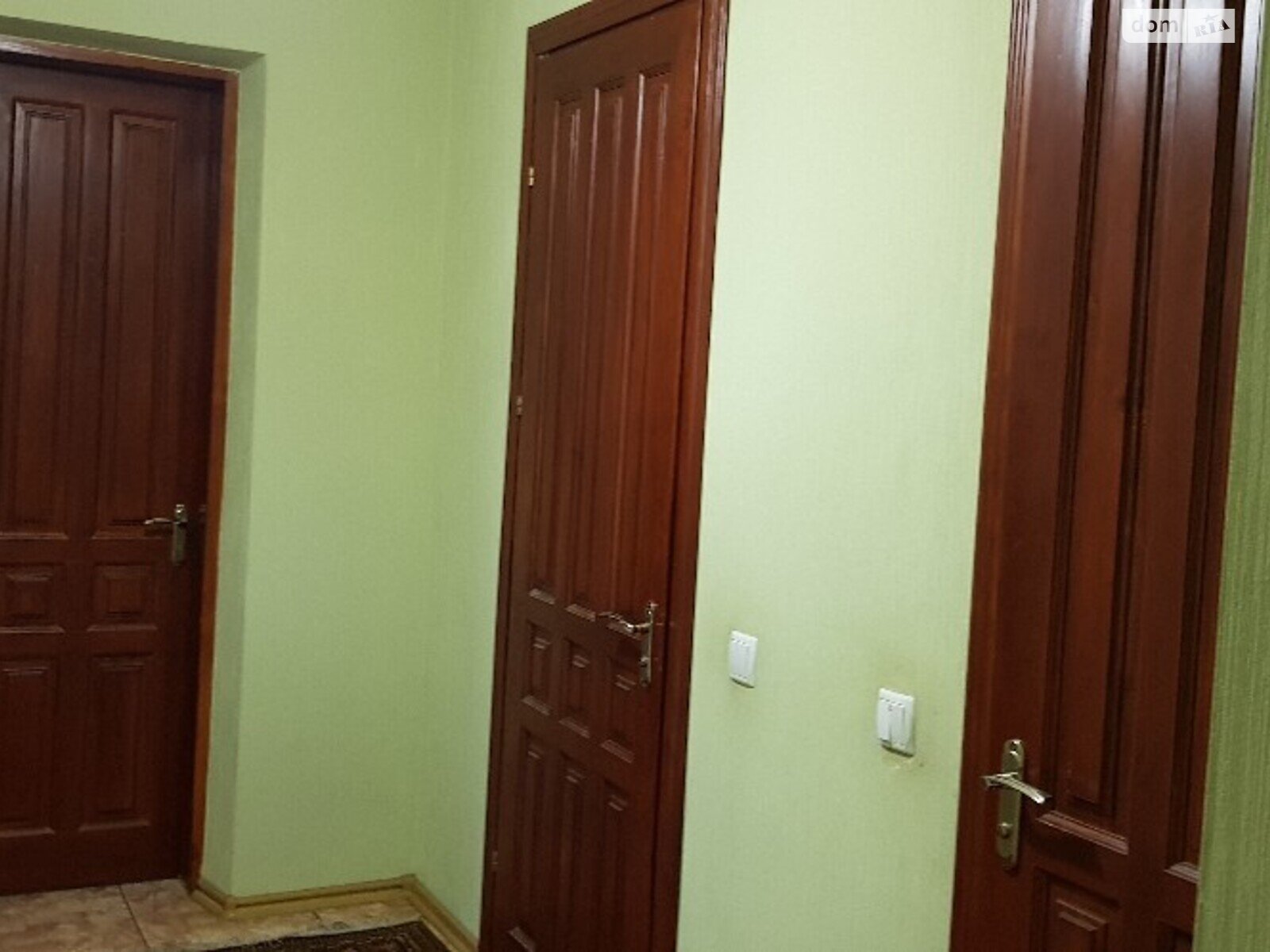 двухэтажный дом с балконом, 177 кв. м, кирпич. Продажа в Черткове район Центр фото 1