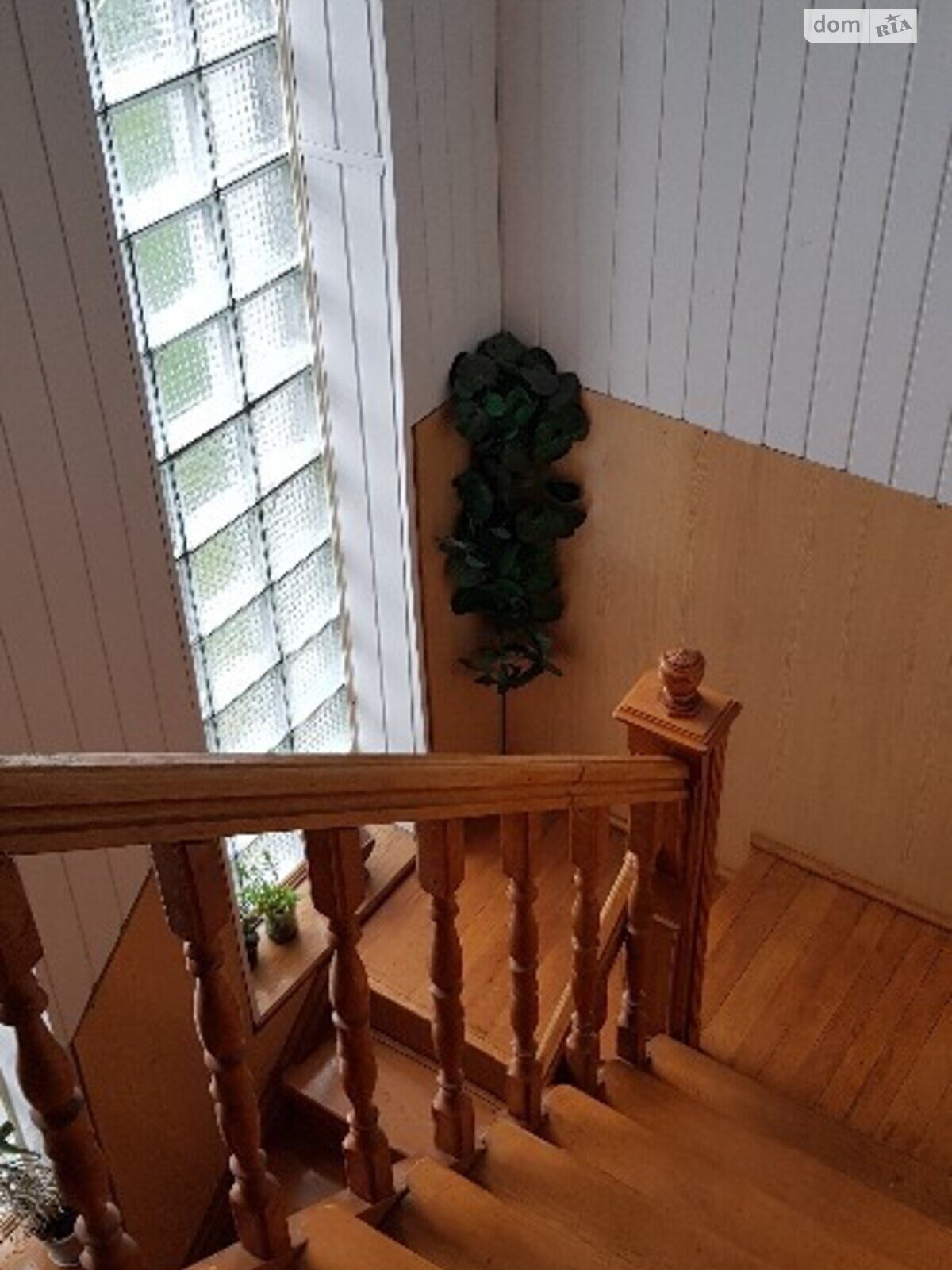 двухэтажный дом с балконом, 177 кв. м, кирпич. Продажа в Черткове район Центр фото 1