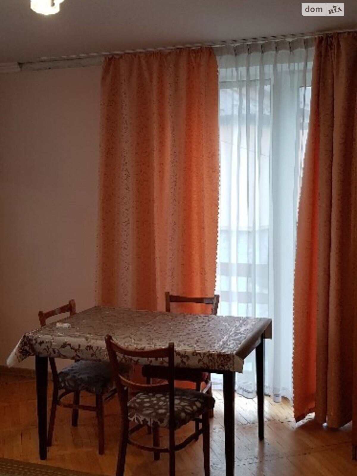 двухэтажный дом с балконом, 177 кв. м, кирпич. Продажа в Черткове район Центр фото 1