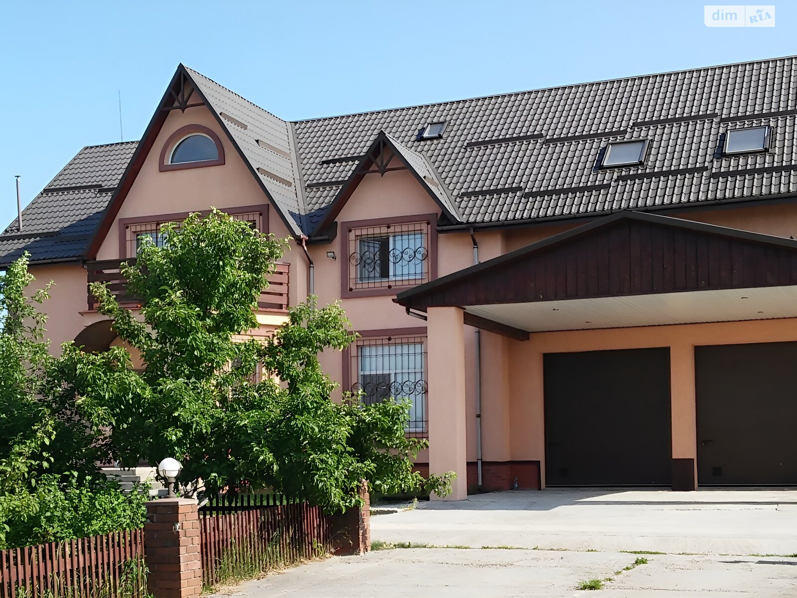 трехэтажный дом с ремонтом, 367 кв. м, кирпич. Продажа в Червоном фото 1 трехэтажный дом с ремонтом, 367 кв. м, кирпич. Продажа в Червоном фото 1
