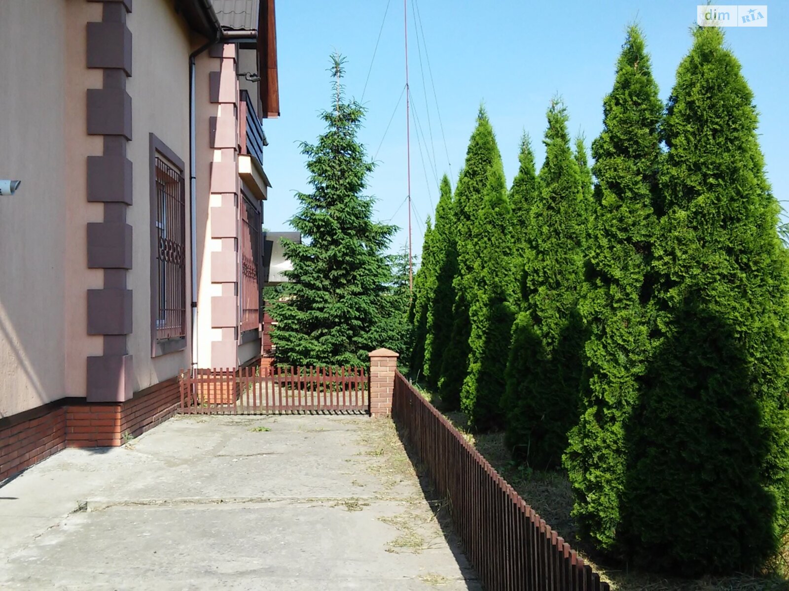 трехэтажный дом с ремонтом, 367 кв. м, кирпич. Продажа в Червоном фото 1 трехэтажный дом с ремонтом, 367 кв. м, кирпич. Продажа в Червоном фото 1