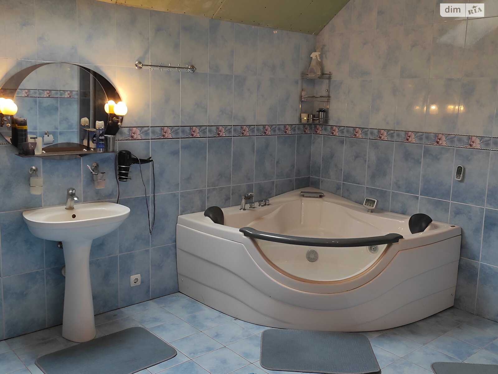 трехэтажный дом с ремонтом, 367 кв. м, кирпич. Продажа в Червоном фото 1 трехэтажный дом с ремонтом, 367 кв. м, кирпич. Продажа в Червоном фото 1