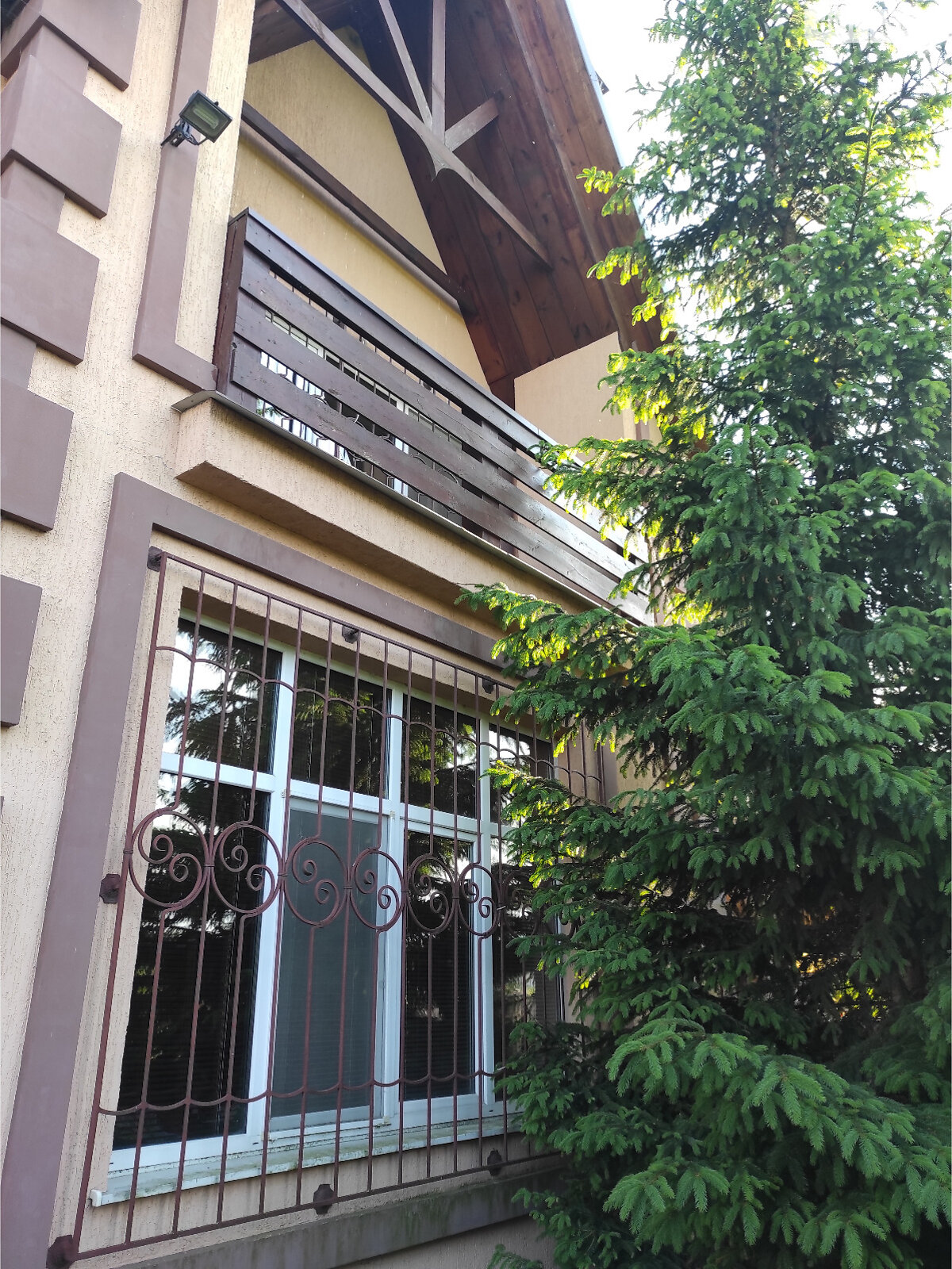трехэтажный дом с ремонтом, 367 кв. м, кирпич. Продажа в Червоном фото 1 трехэтажный дом с ремонтом, 367 кв. м, кирпич. Продажа в Червоном фото 1