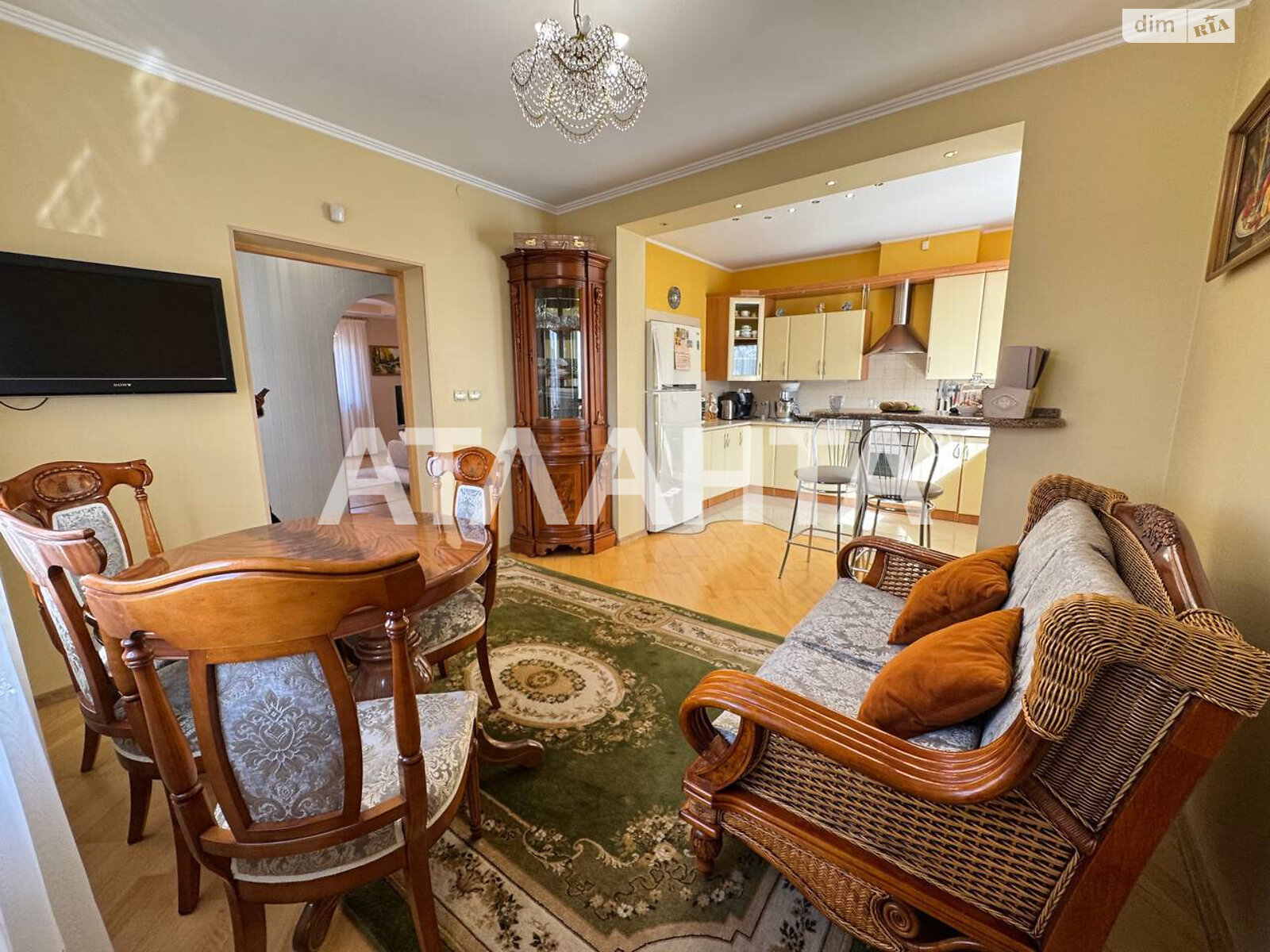 триповерховий будинок бесідка, 360 кв. м, кирпич. Продаж у Червонограді фото 2 триповерховий будинок бесідка, 360 кв. м, кирпич. Продаж у Червонограді фото 2