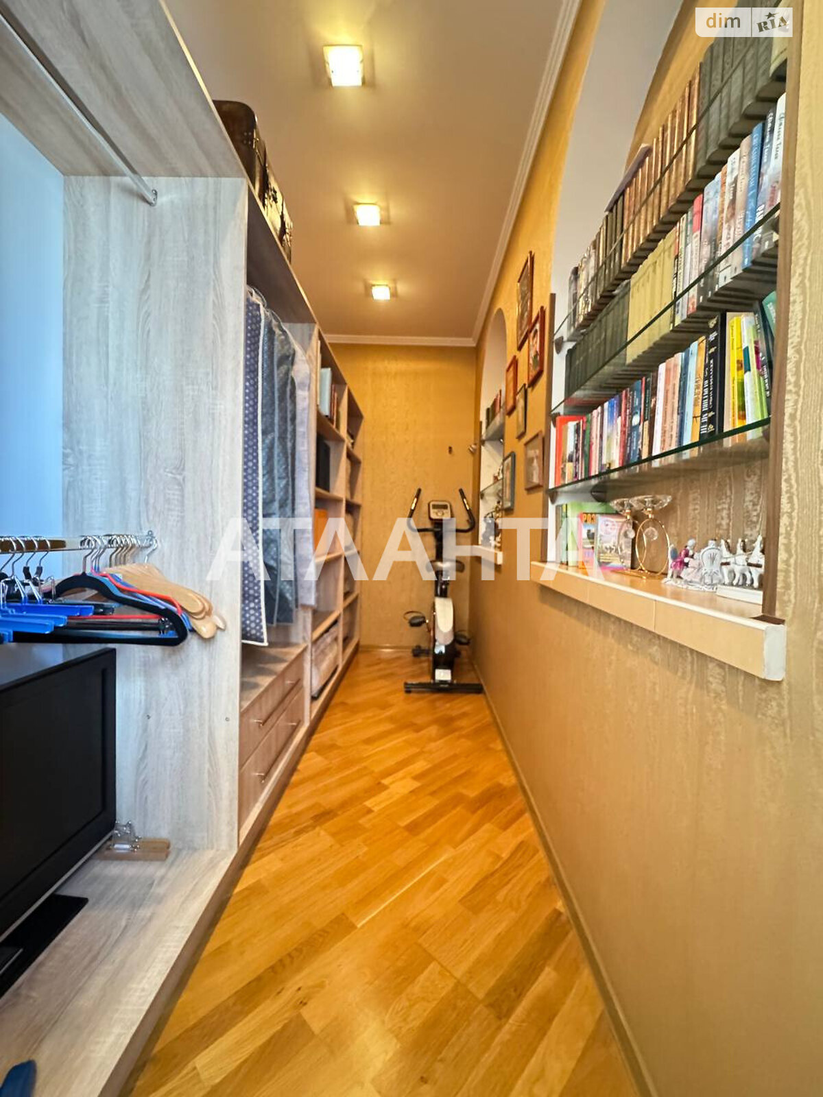 триповерховий будинок бесідка, 360 кв. м, кирпич. Продаж у Червонограді фото 2 триповерховий будинок бесідка, 360 кв. м, кирпич. Продаж у Червонограді фото 2