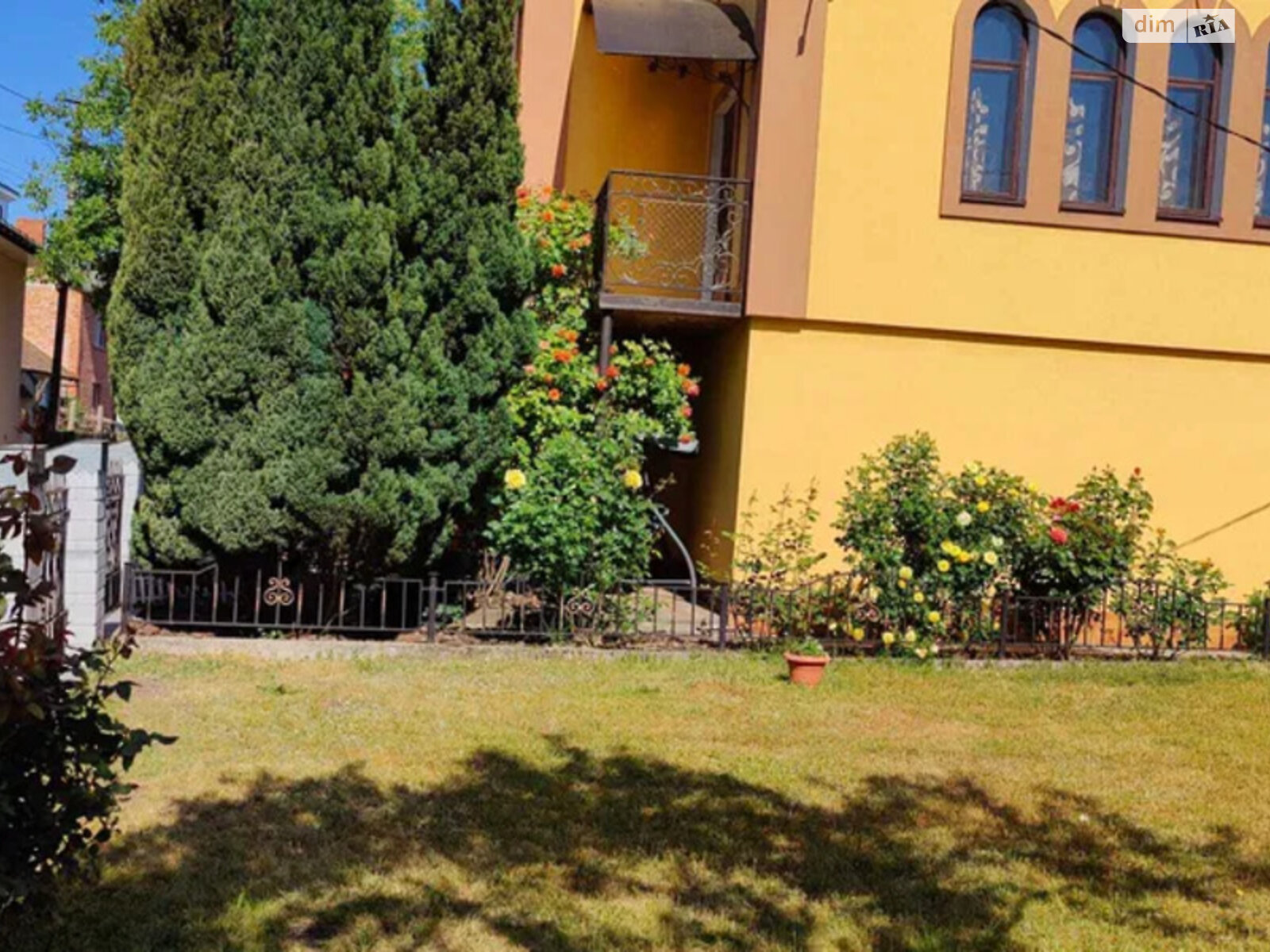 трехэтажный дом с гаражом, 190 кв. м, кирпич. Продажа в Червонограде фото 1