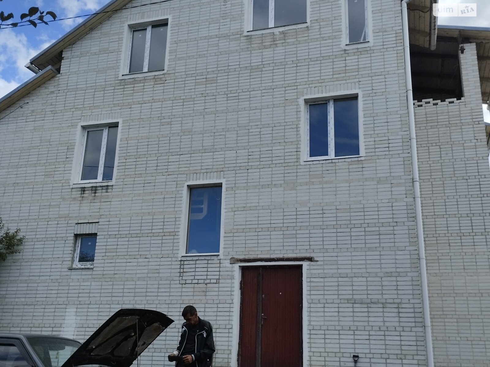 трехэтажный дом беседка, 395.6 кв. м, кирпич. Продажа в Чишках фото 1 трехэтажный дом беседка, 395.6 кв. м, кирпич. Продажа в Чишках фото 1