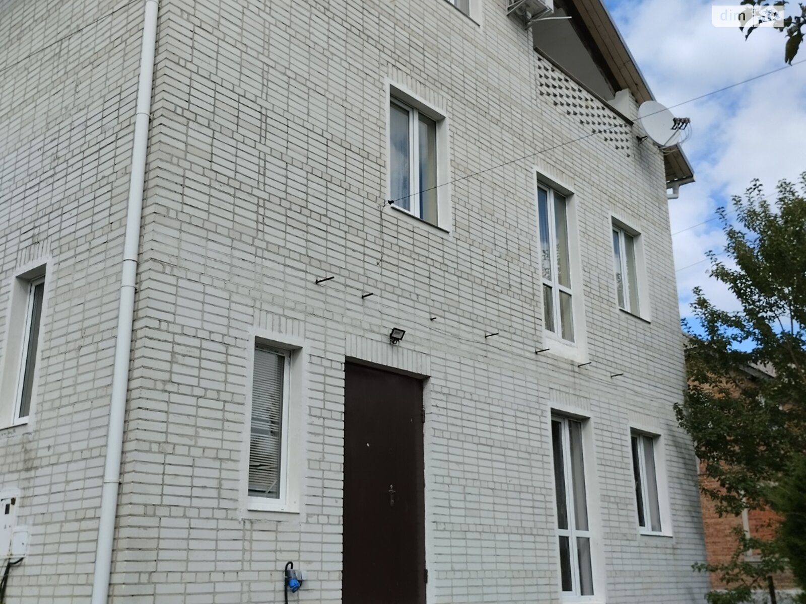 трехэтажный дом беседка, 395.6 кв. м, кирпич. Продажа в Чишках фото 1 трехэтажный дом беседка, 395.6 кв. м, кирпич. Продажа в Чишках фото 1