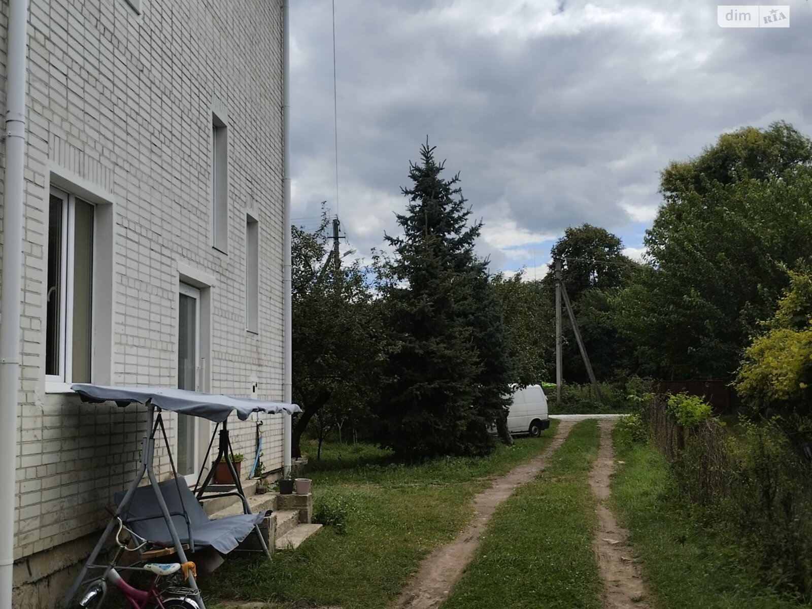 трехэтажный дом беседка, 395.6 кв. м, кирпич. Продажа в Чишках фото 1 трехэтажный дом беседка, 395.6 кв. м, кирпич. Продажа в Чишках фото 1