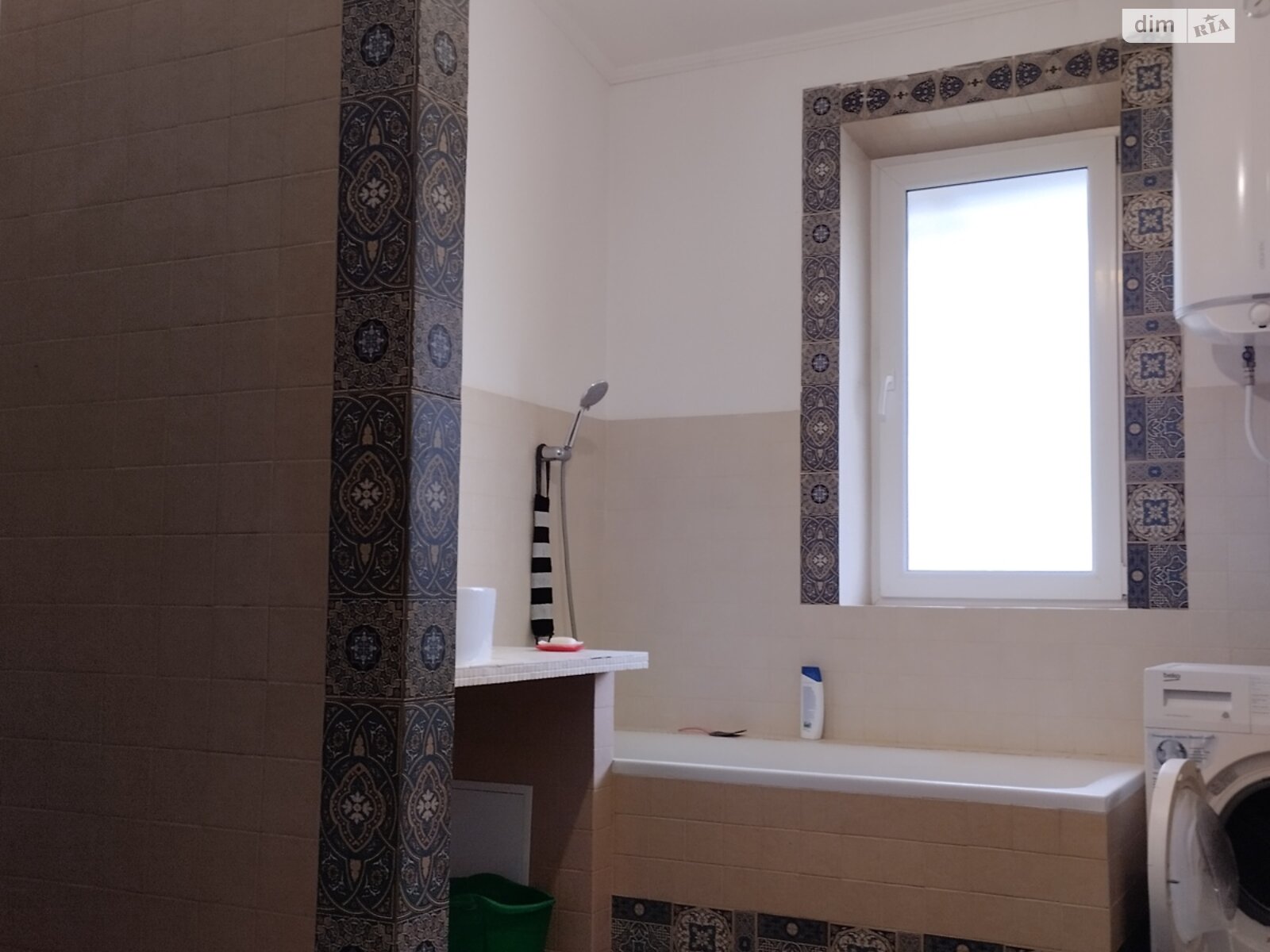 трехэтажный дом беседка, 395.6 кв. м, кирпич. Продажа в Чишках фото 1 трехэтажный дом беседка, 395.6 кв. м, кирпич. Продажа в Чишках фото 1