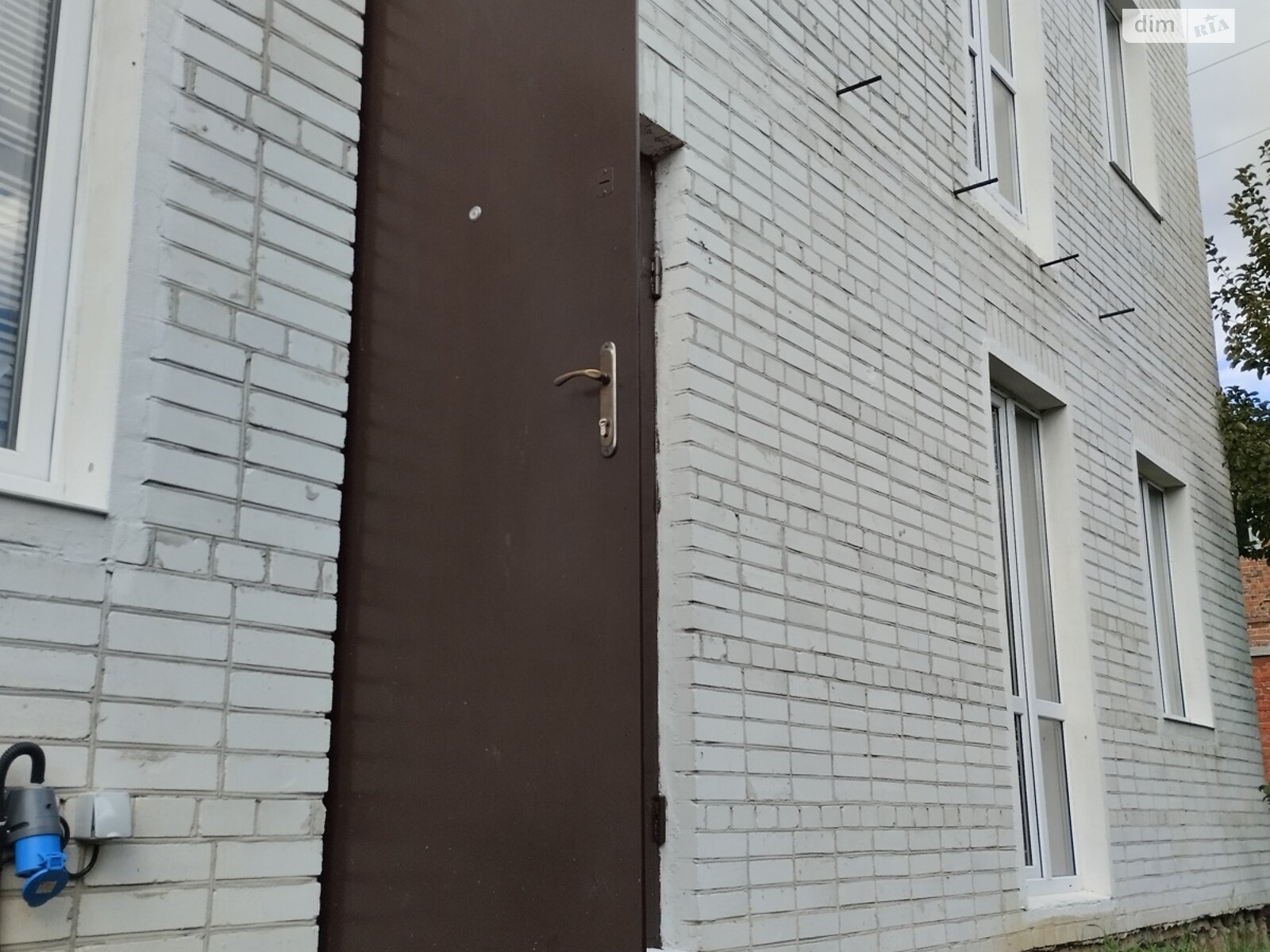 трехэтажный дом беседка, 395.6 кв. м, кирпич. Продажа в Чишках фото 1 трехэтажный дом беседка, 395.6 кв. м, кирпич. Продажа в Чишках фото 1