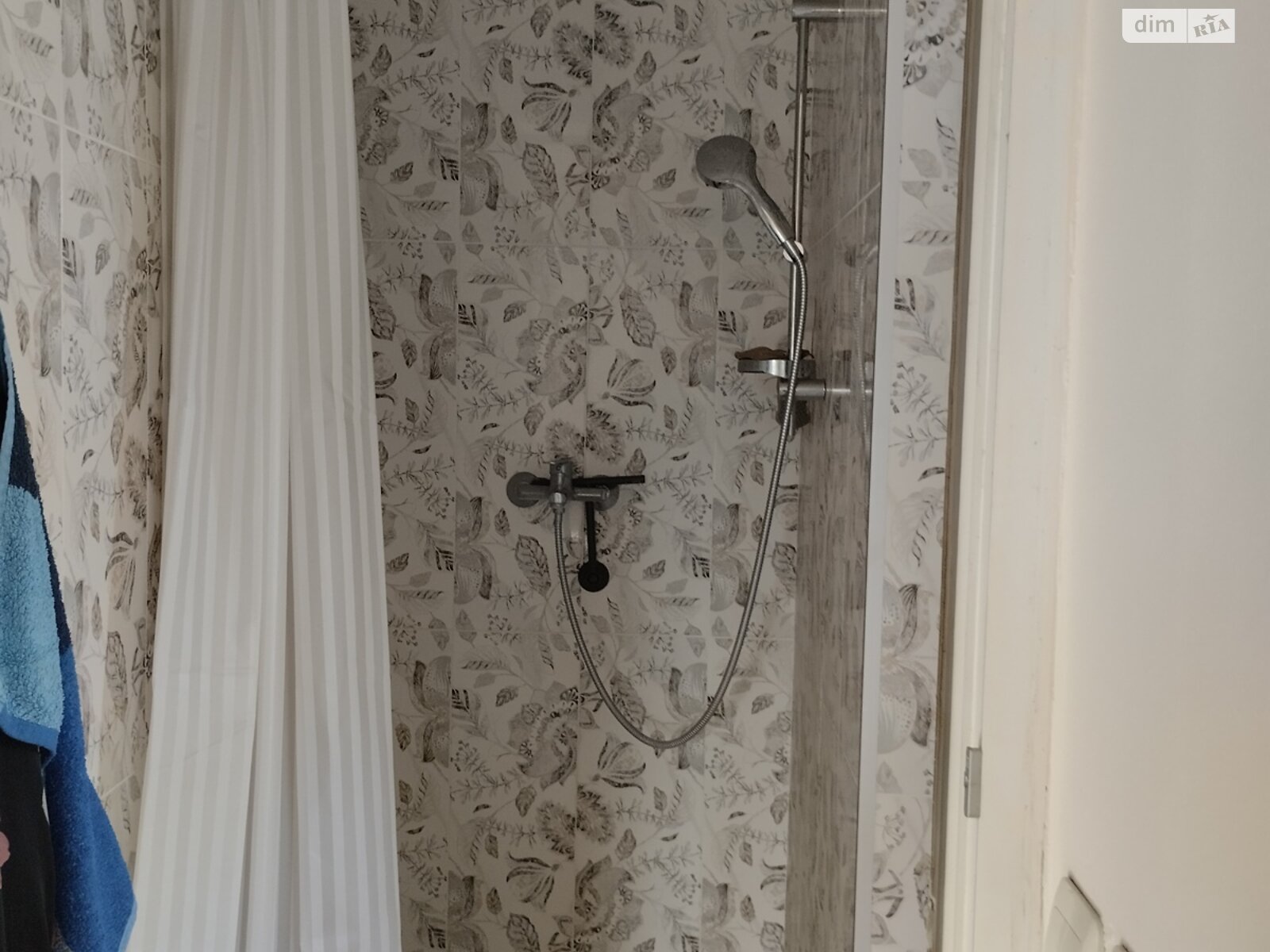 трехэтажный дом беседка, 395.6 кв. м, кирпич. Продажа в Чишках фото 1 трехэтажный дом беседка, 395.6 кв. м, кирпич. Продажа в Чишках фото 1